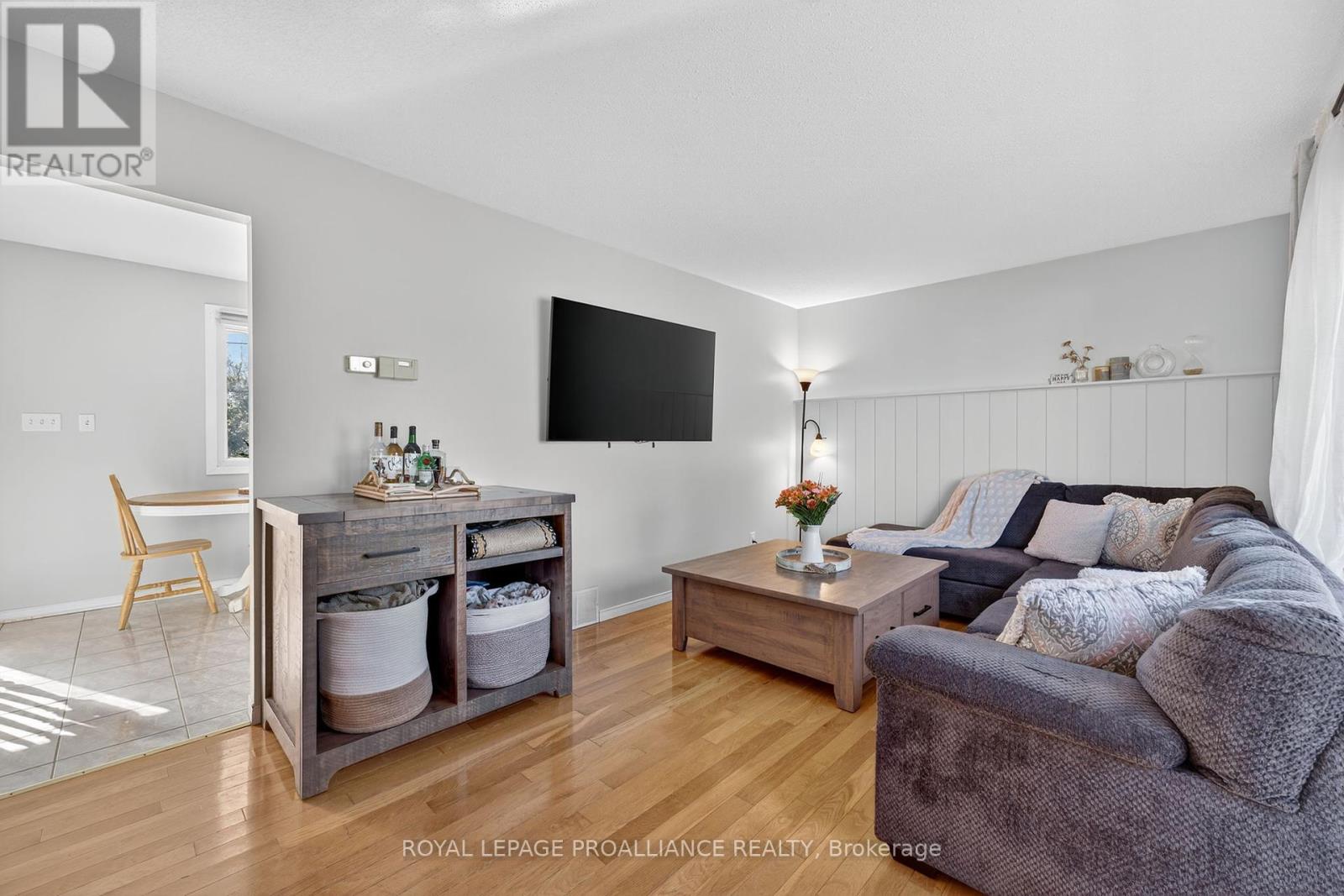 14 Chesterfield Drive, Loyalist, Ontario  K7N 1M2 - Photo 8 - X12449777