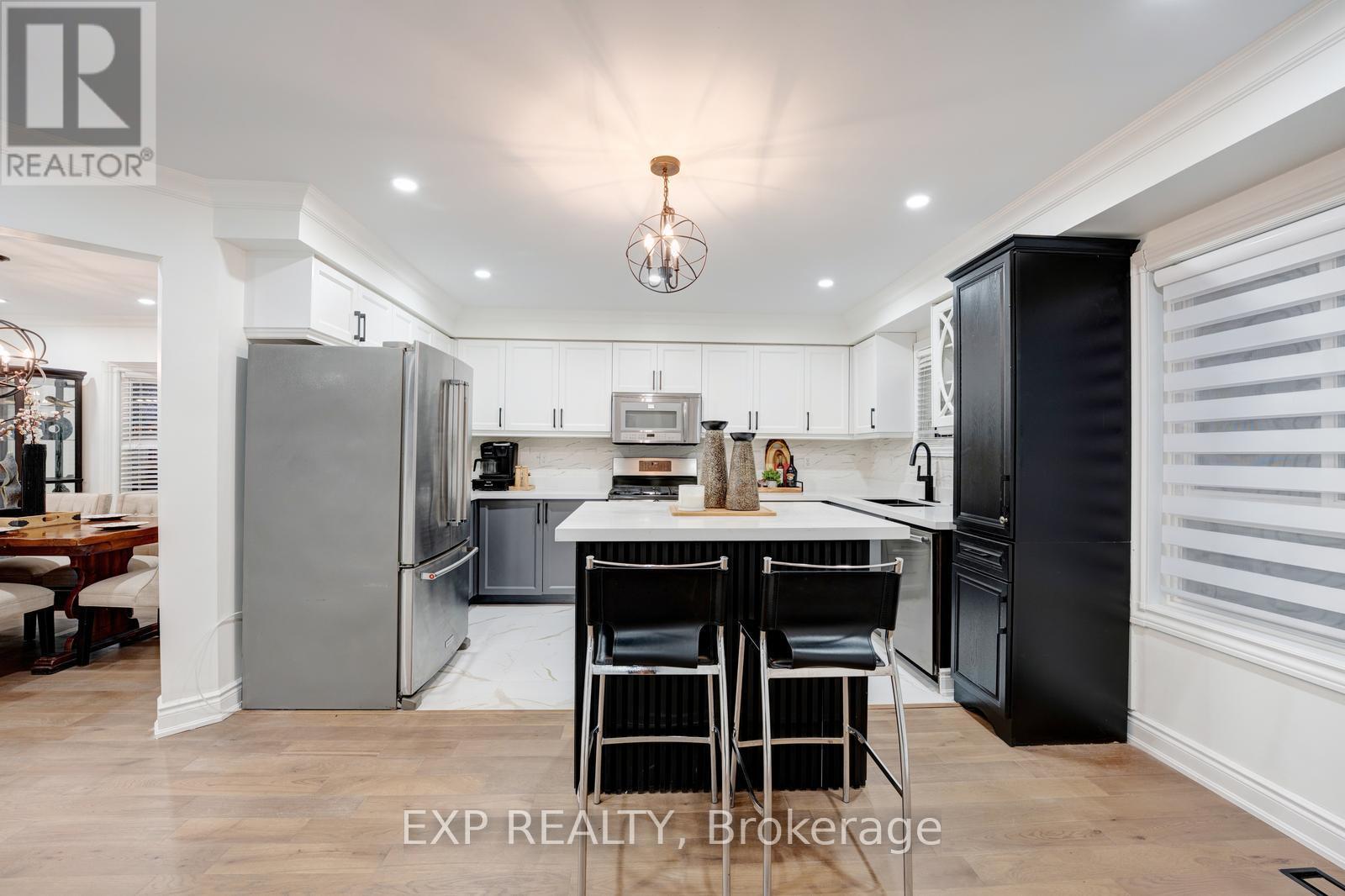 33 Hartrick Place, Whitby, Ontario  L1R 2C2 - Photo 11 - E12449594
