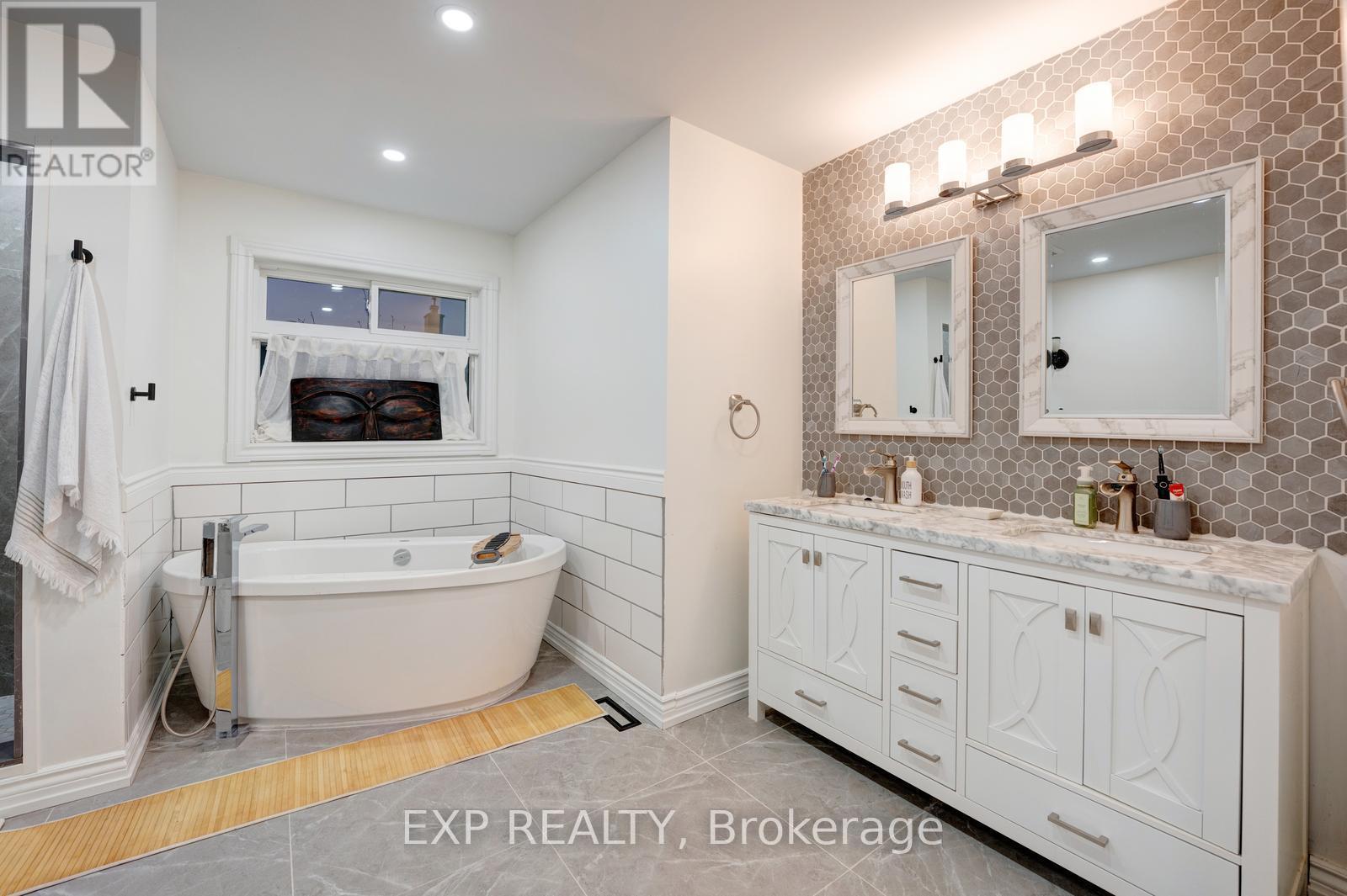 33 Hartrick Place, Whitby, Ontario  L1R 2C2 - Photo 22 - E12449594