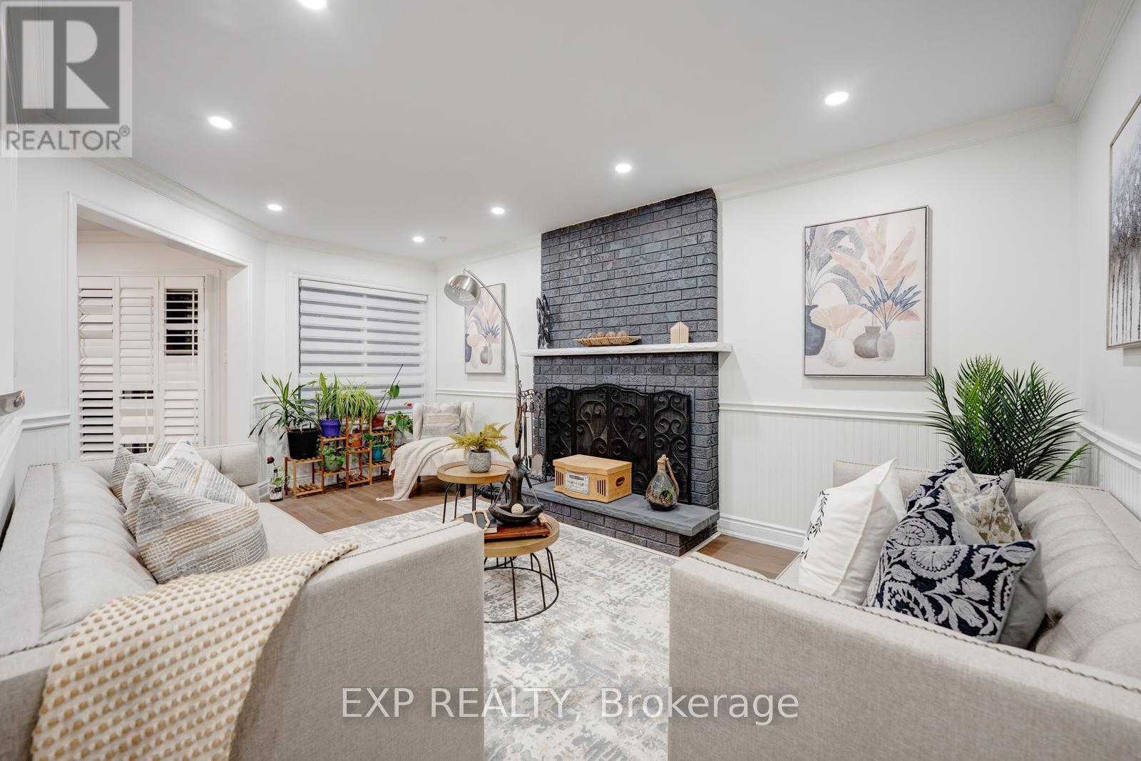 33 Hartrick Place, Whitby, Ontario  L1R 2C2 - Photo 6 - E12449594