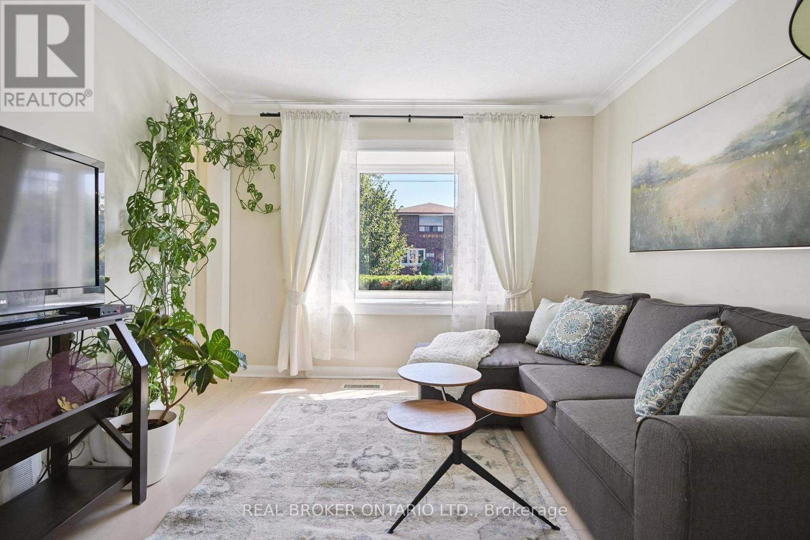 28 Galbraith Avenue, Toronto, Ontario  M4B 2B5 - Photo 5 - E12449602