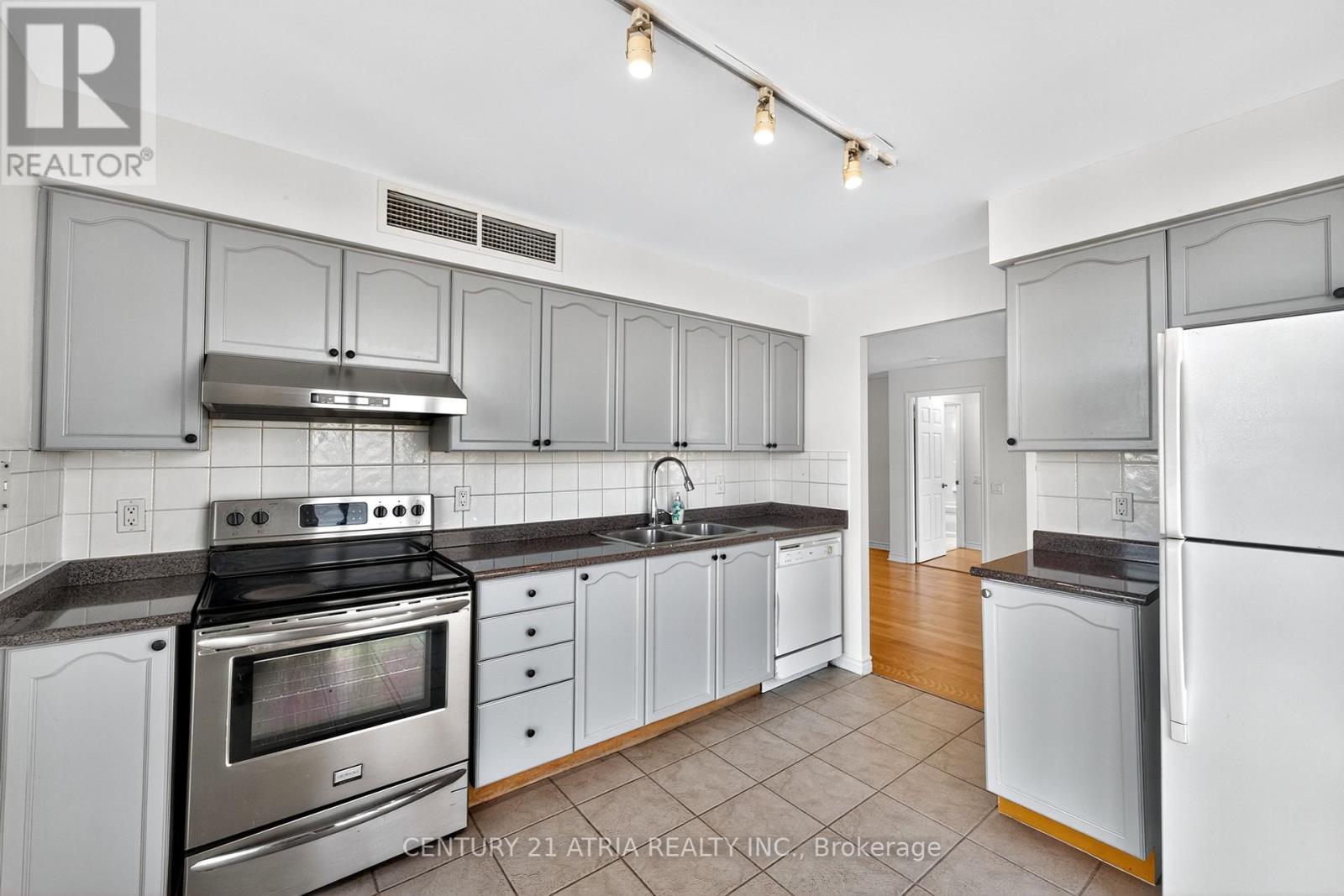 716 - 8 Mondeo Drive, Toronto, Ontario  M1P 5C7 - Photo 19 - E12449604