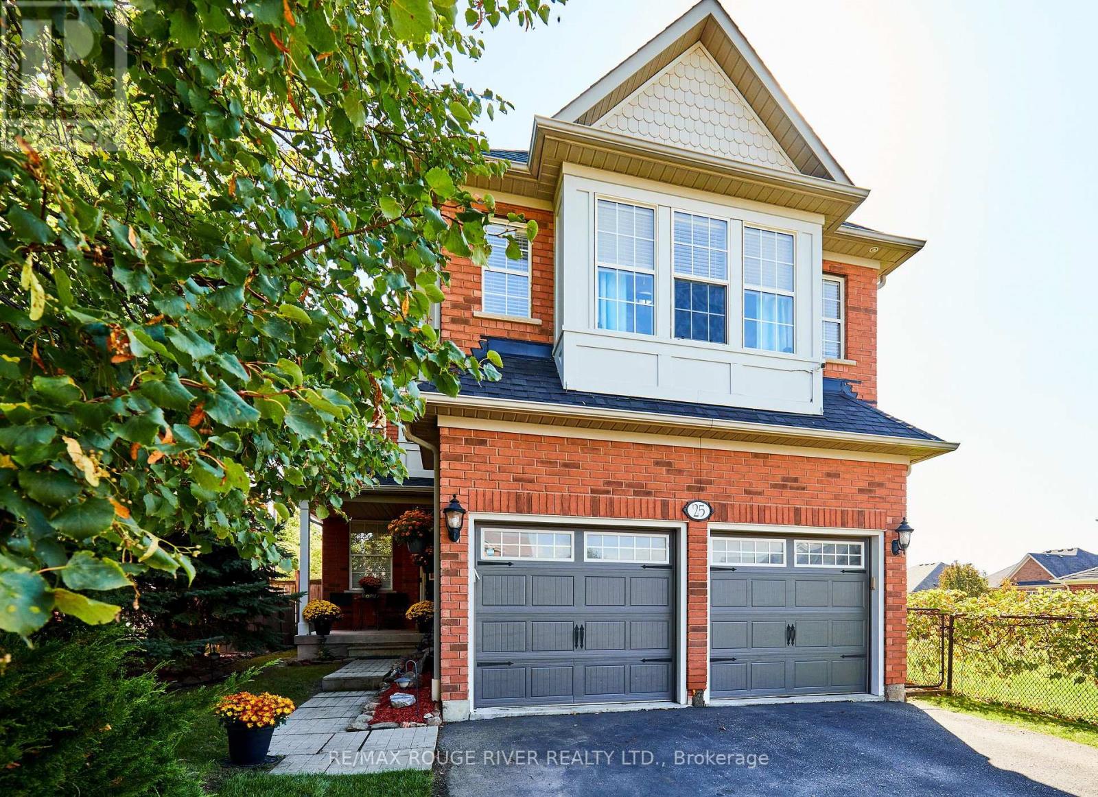 25 Constance Drive, Whitby, Ontario  L1P 1M9 - Photo 3 - E12449629