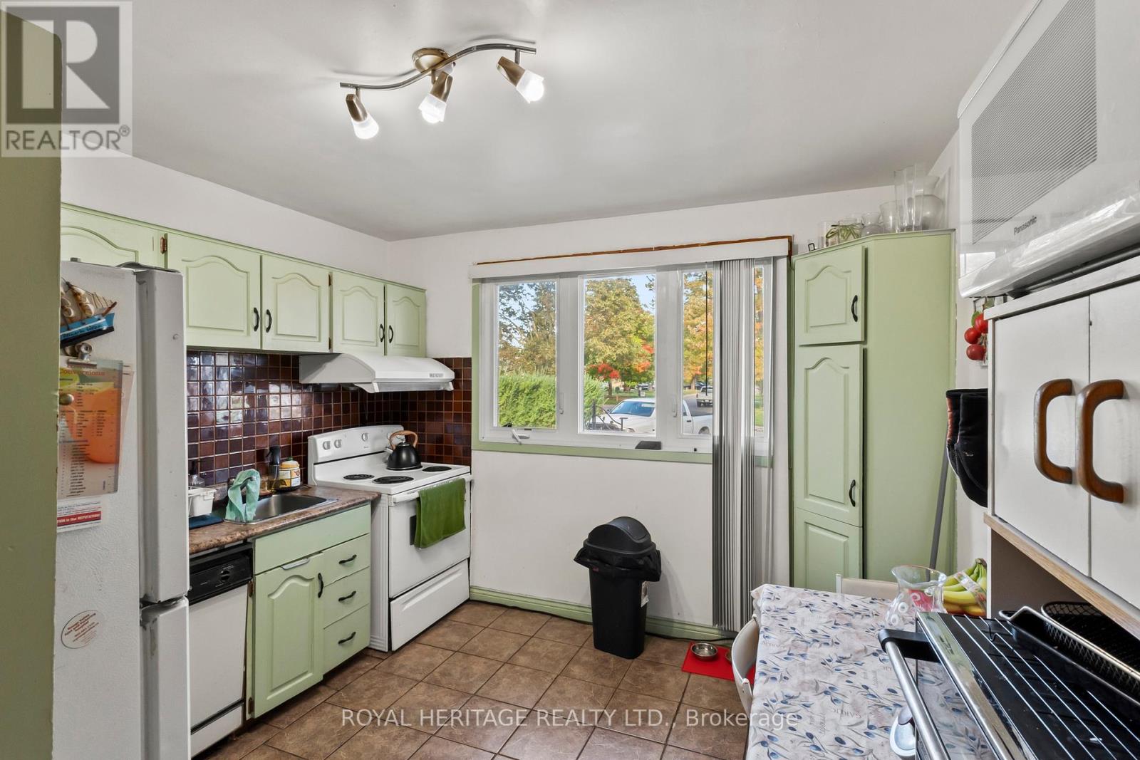42 Billingsgate Crescent, Ajax, Ontario  L1S 2R8 - Photo 10 - E12449730