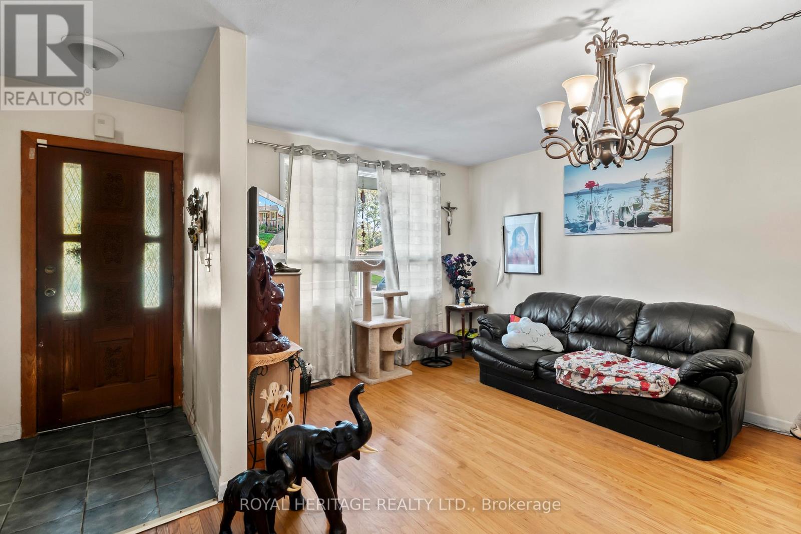 42 Billingsgate Crescent, Ajax, Ontario  L1S 2R8 - Photo 4 - E12449730