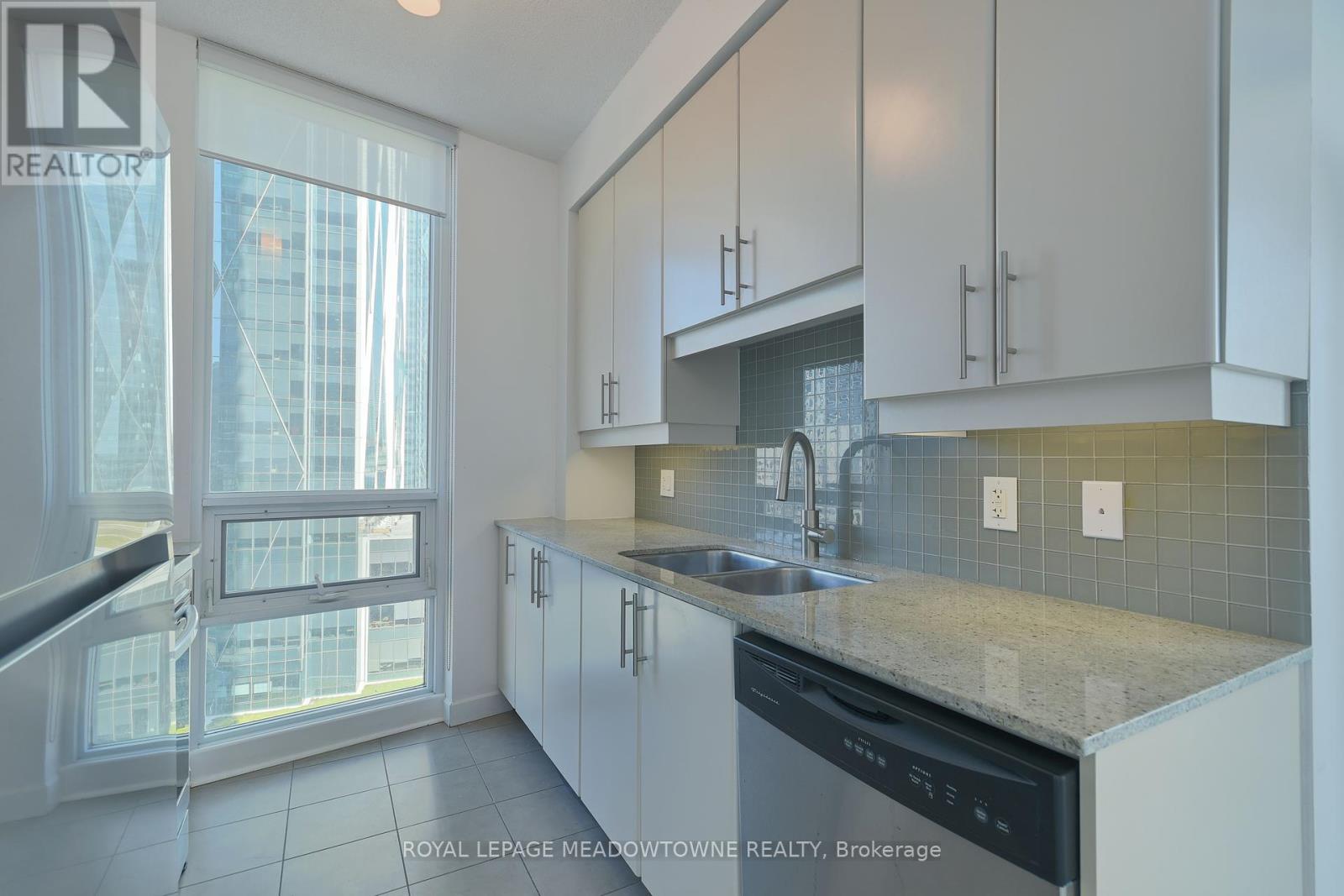 1805 - 18 Harbour Street, Toronto, Ontario  M5J 2Z6 - Photo 13 - C12449695