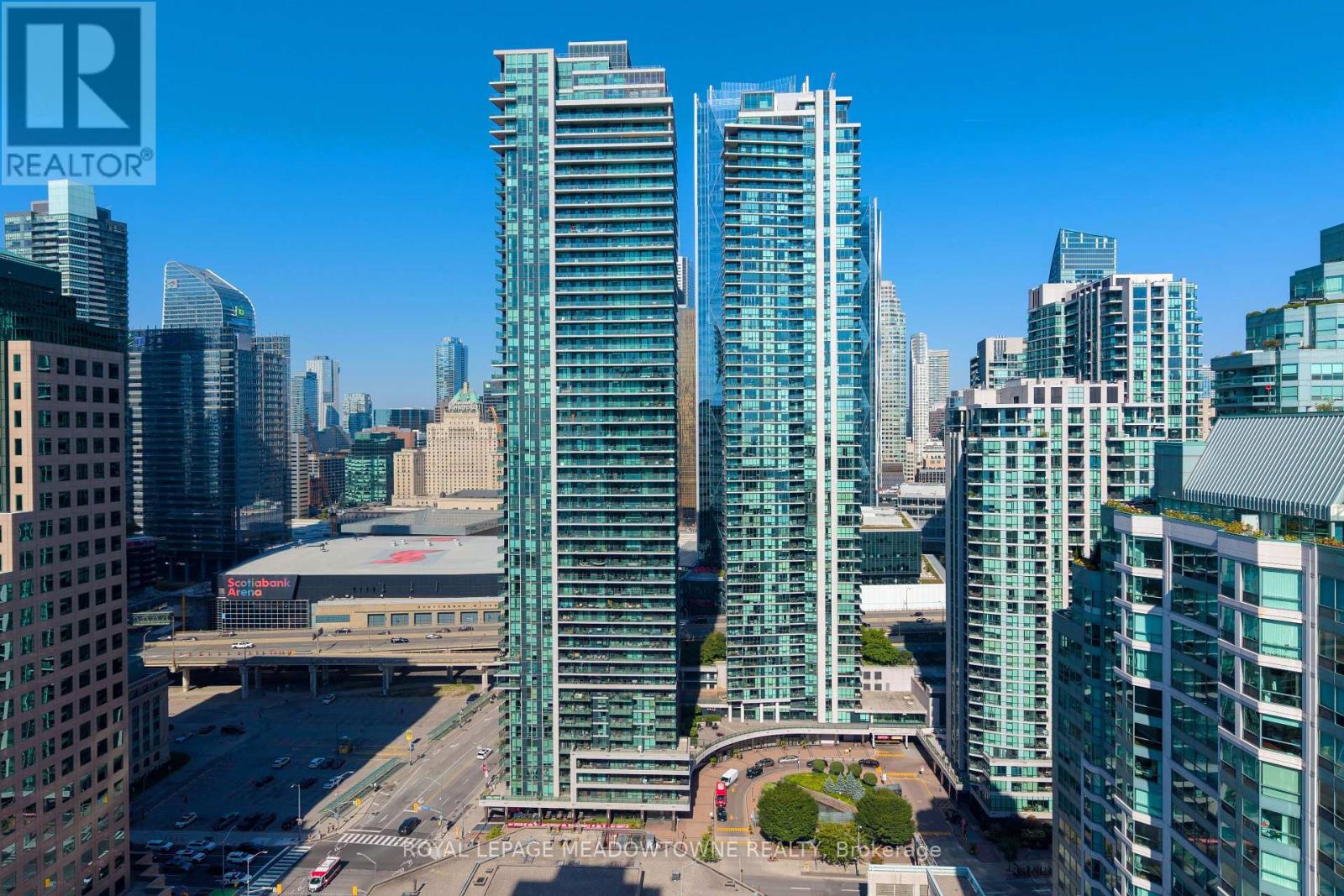 1805 - 18 Harbour Street, Toronto, Ontario  M5J 2Z6 - Photo 2 - C12449695