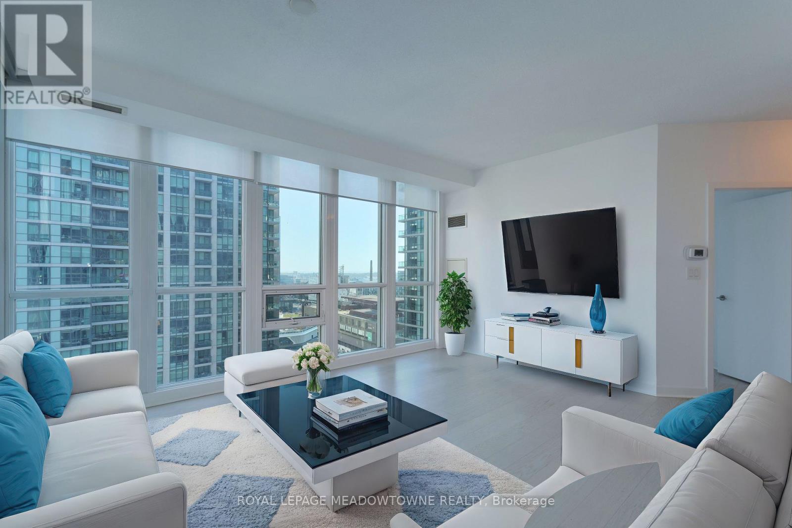1805 - 18 Harbour Street, Toronto, Ontario  M5J 2Z6 - Photo 11 - C12449695