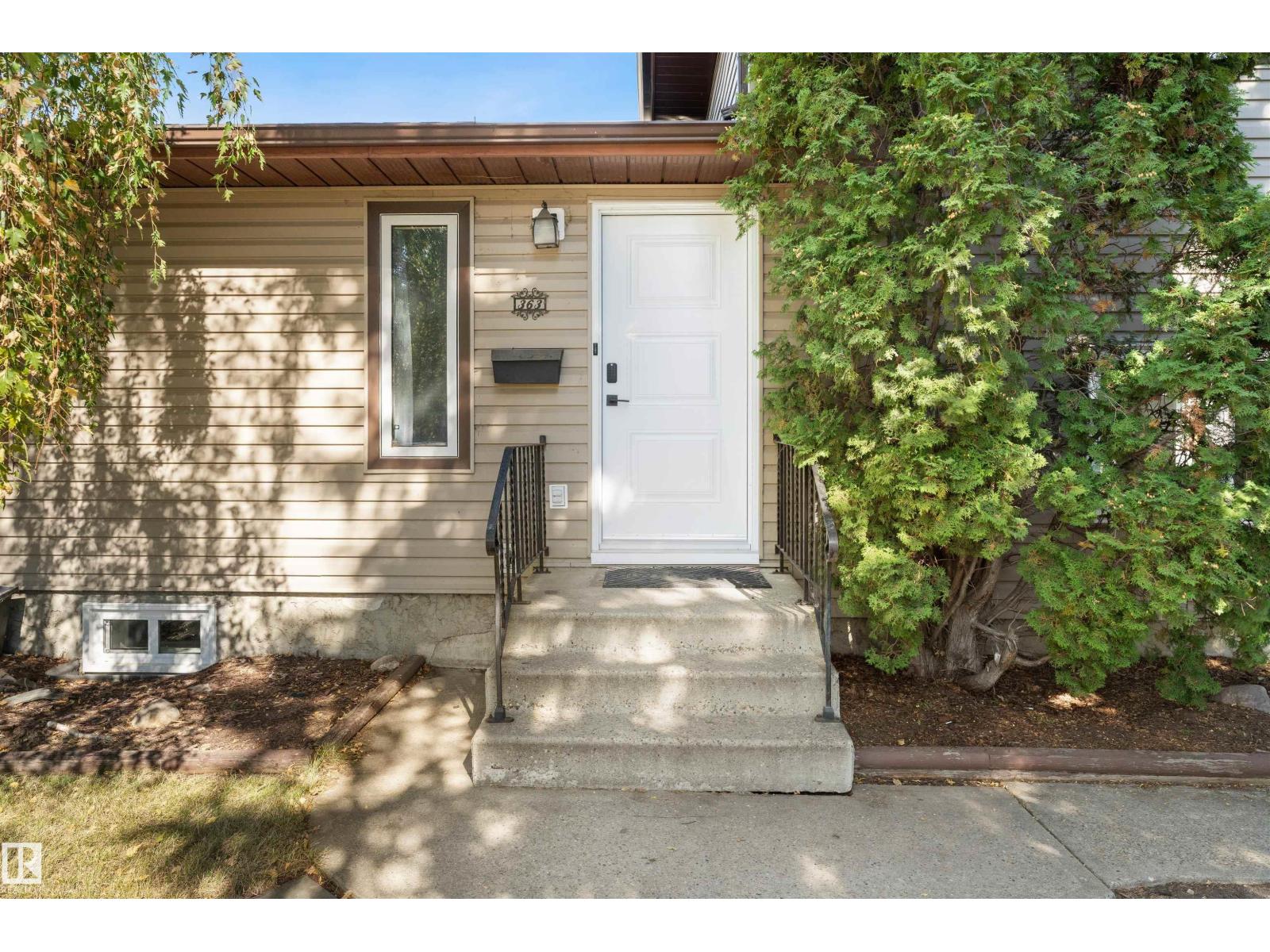 363 Huffman Cr Nw, Edmonton, Alberta  T5A 4C9 - Photo 2 - E4461152