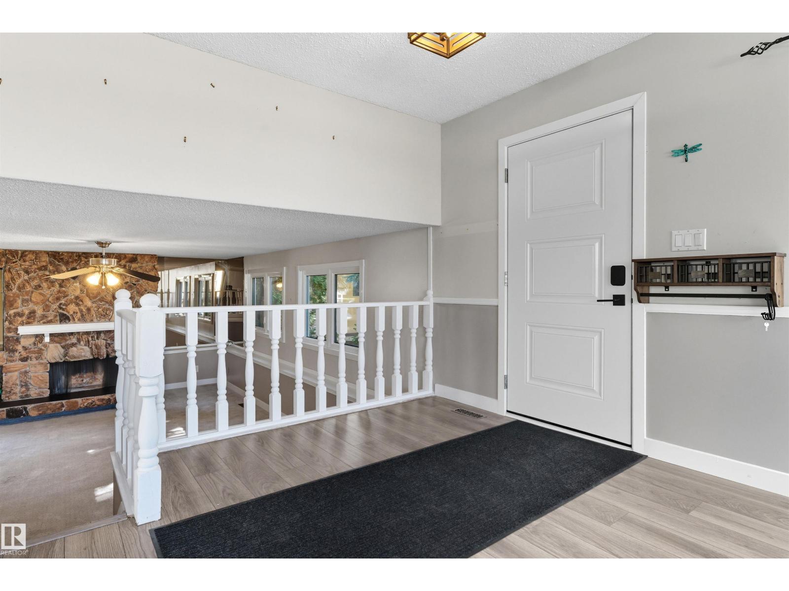 363 Huffman Cr Nw, Edmonton, Alberta  T5A 4C9 - Photo 3 - E4461152