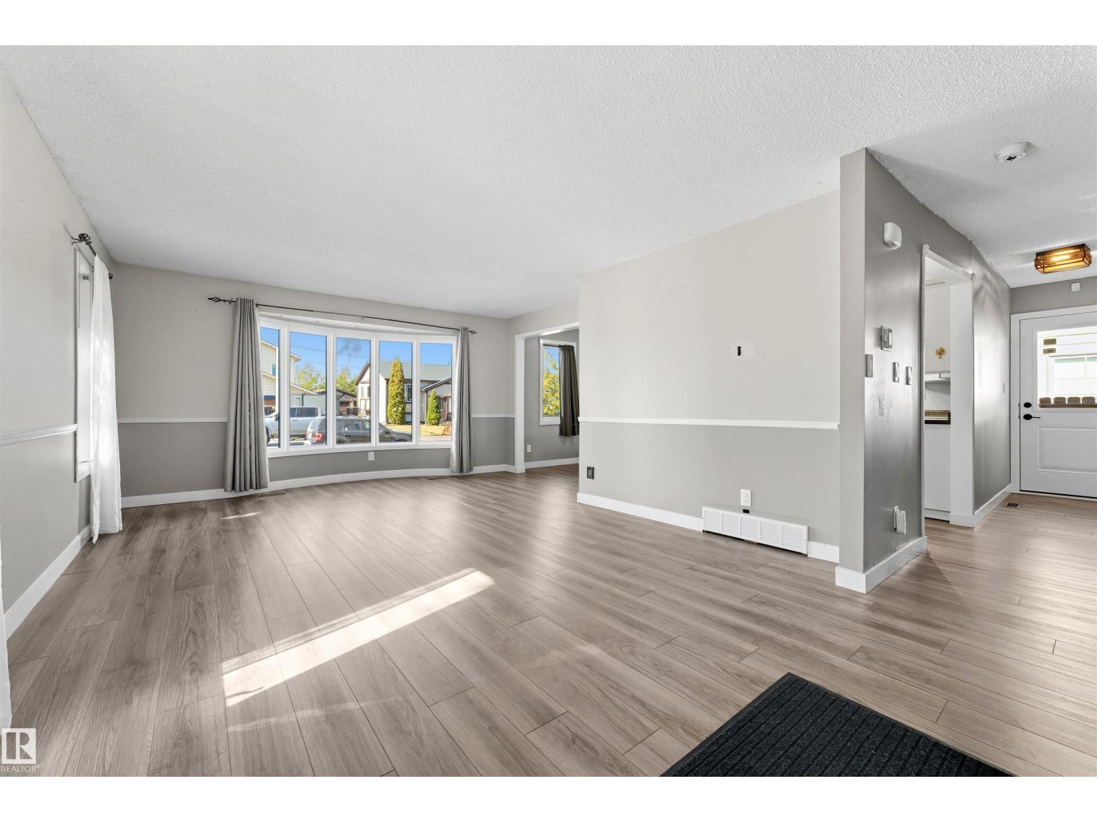 363 Huffman Cr Nw, Edmonton, Alberta  T5A 4C9 - Photo 4 - E4461152