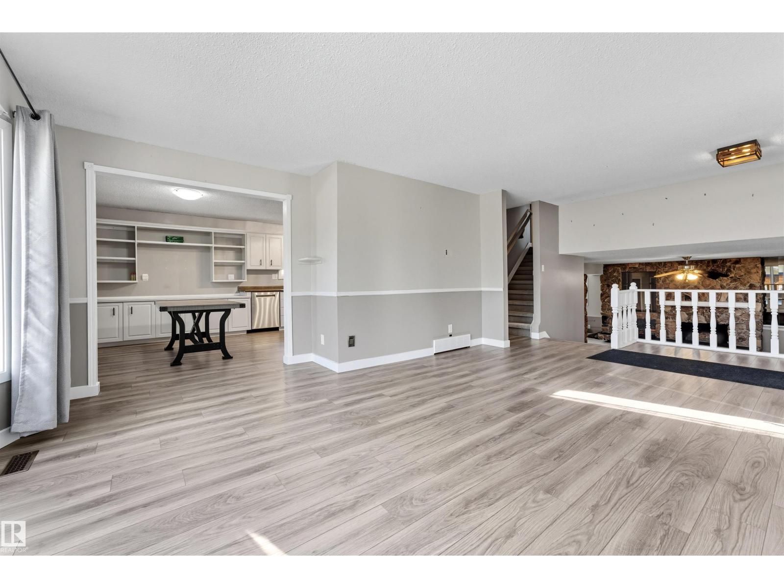 363 Huffman Cr Nw, Edmonton, Alberta  T5A 4C9 - Photo 5 - E4461152