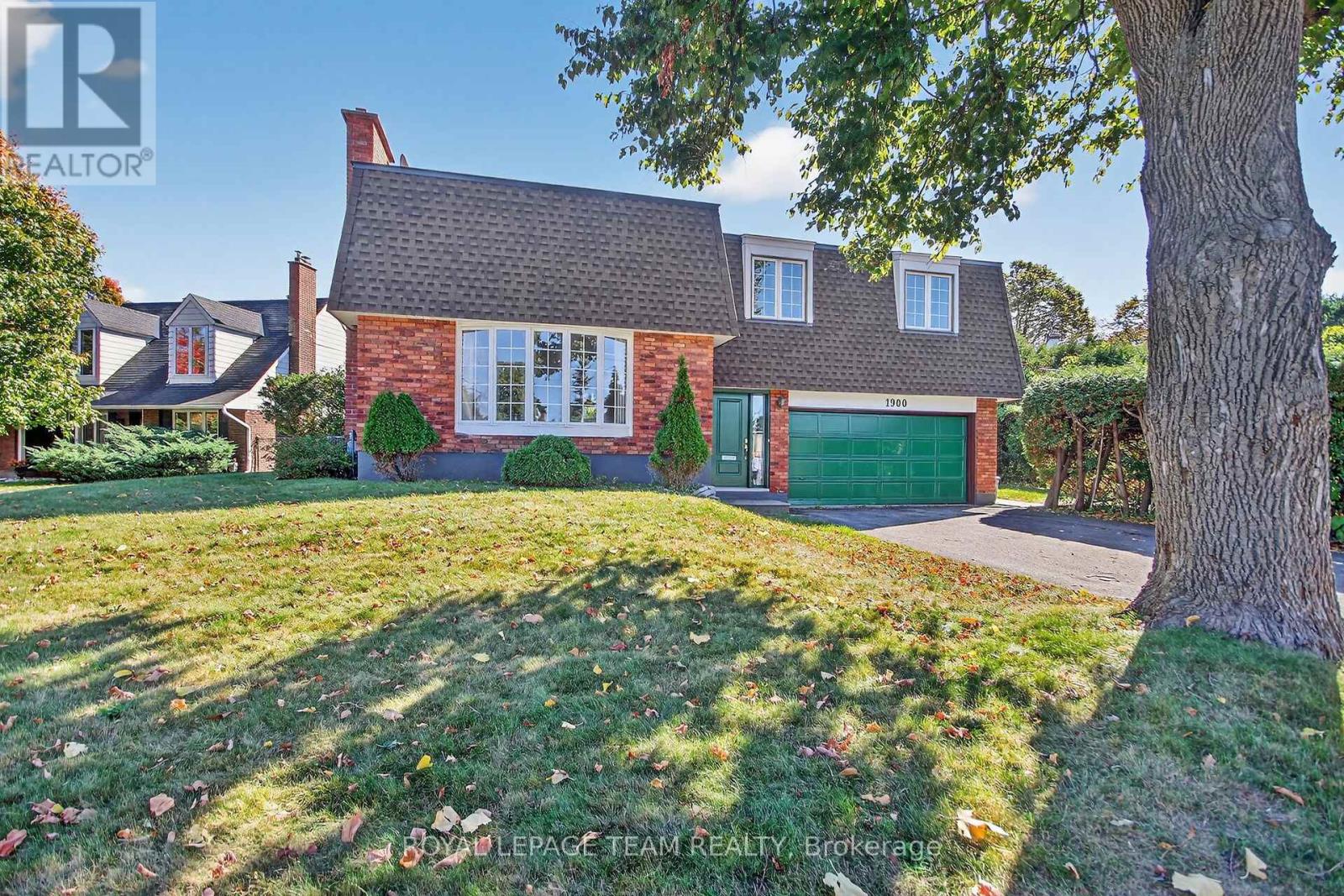 1900 SOUTHAMPTON COURT, Ottawa, Ontario