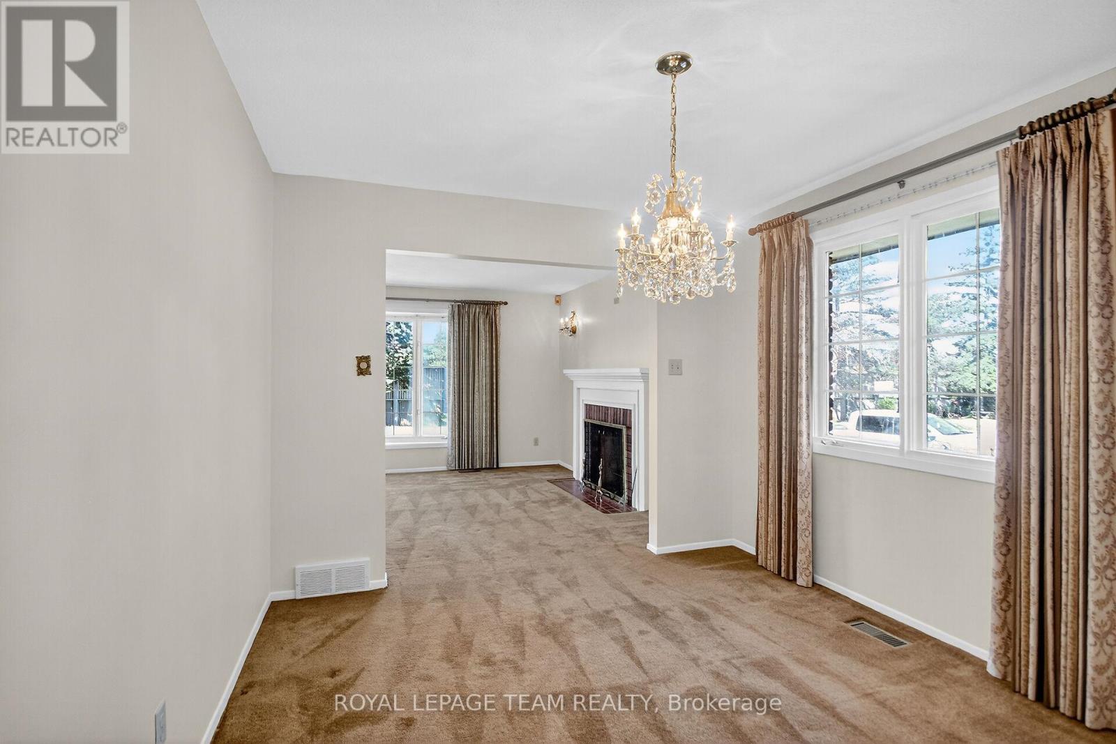 1900 Southampton Court, Ottawa, Ontario  K2C 0W3 - Photo 11 - X12449779