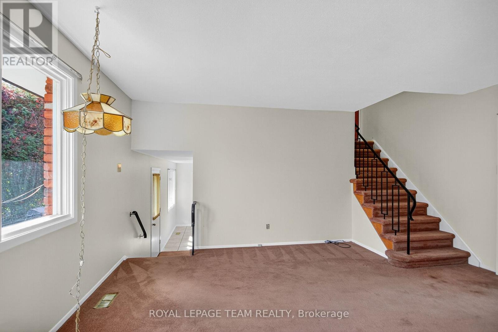 1900 Southampton Court, Ottawa, Ontario  K2C 0W3 - Photo 16 - X12449779