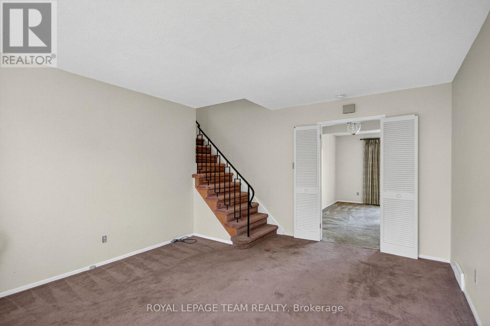 1900 Southampton Court, Ottawa, Ontario  K2C 0W3 - Photo 17 - X12449779