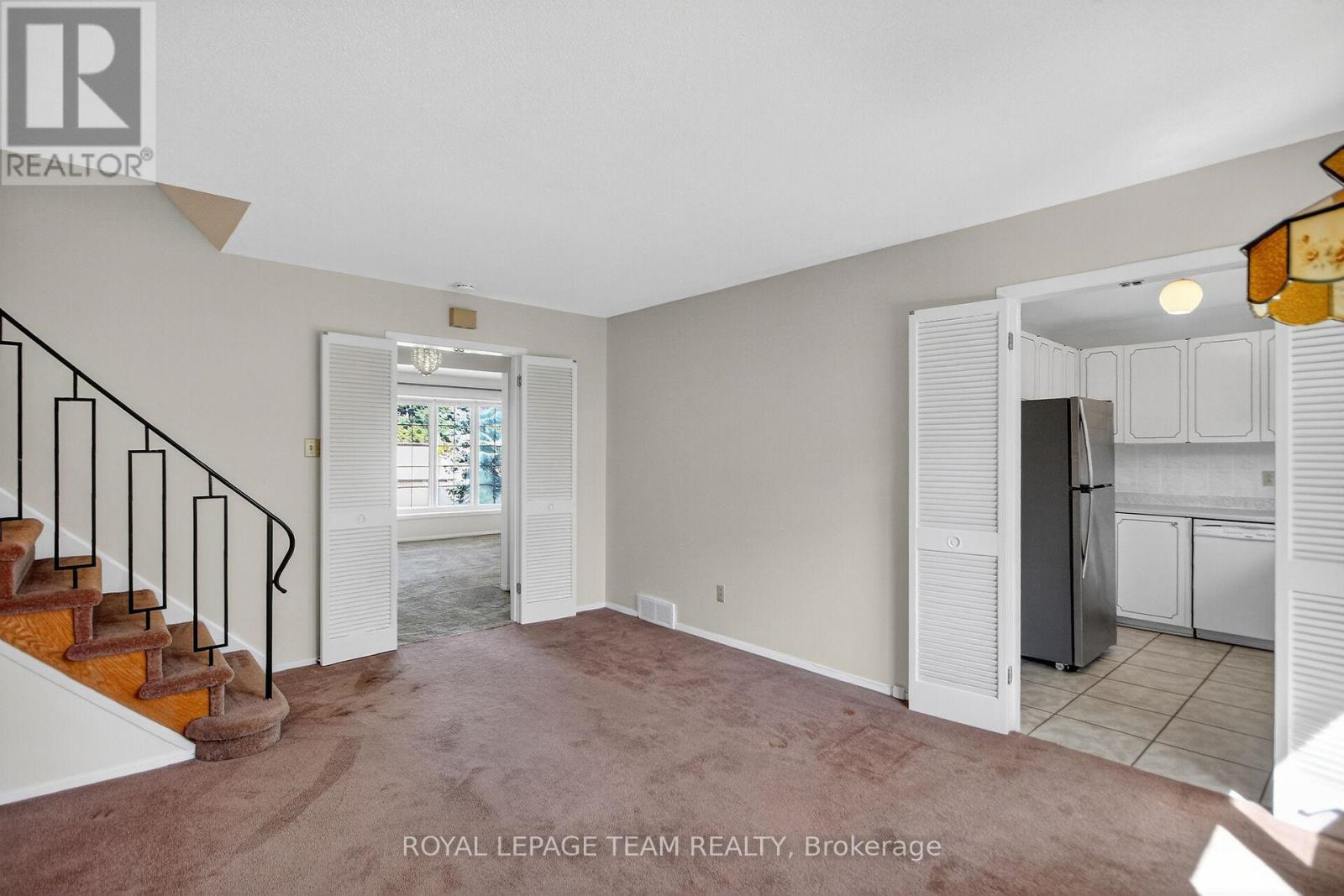 1900 Southampton Court, Ottawa, Ontario  K2C 0W3 - Photo 18 - X12449779