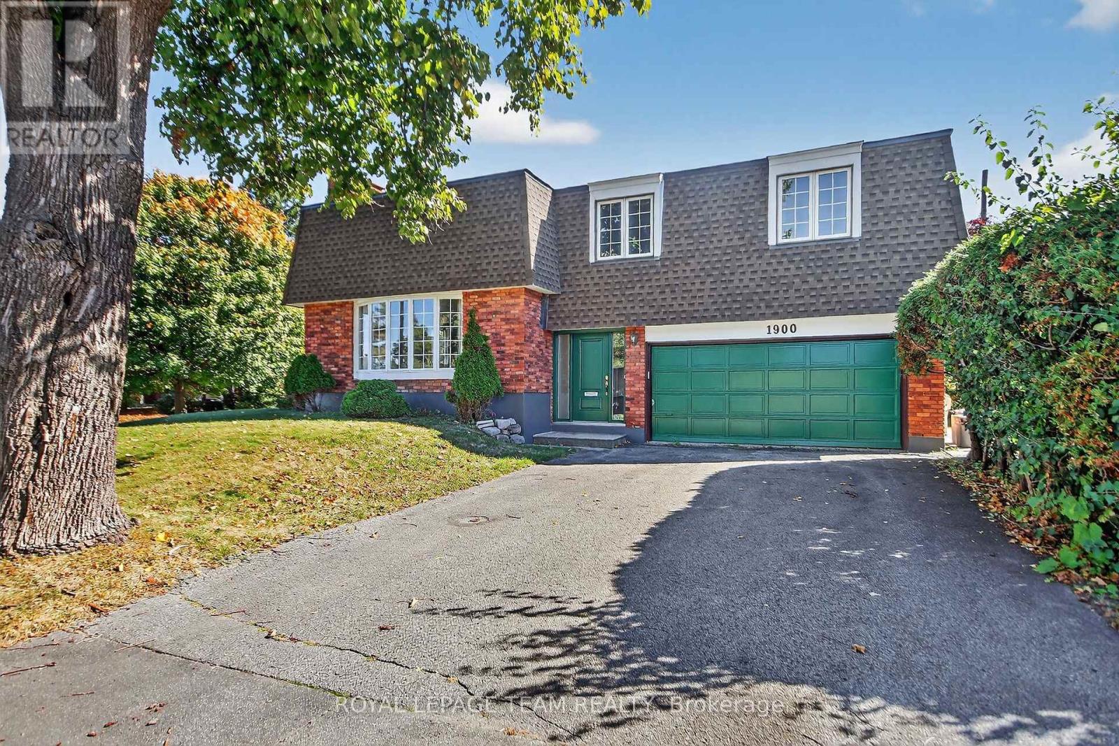 1900 Southampton Court, Ottawa, Ontario  K2C 0W3 - Photo 2 - X12449779