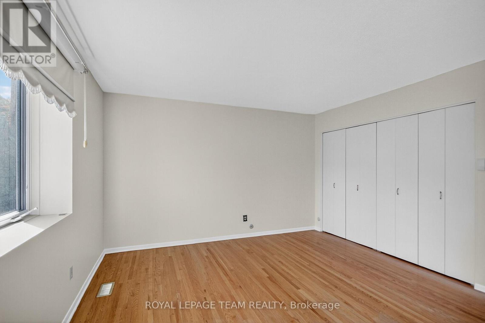 1900 Southampton Court, Ottawa, Ontario  K2C 0W3 - Photo 20 - X12449779