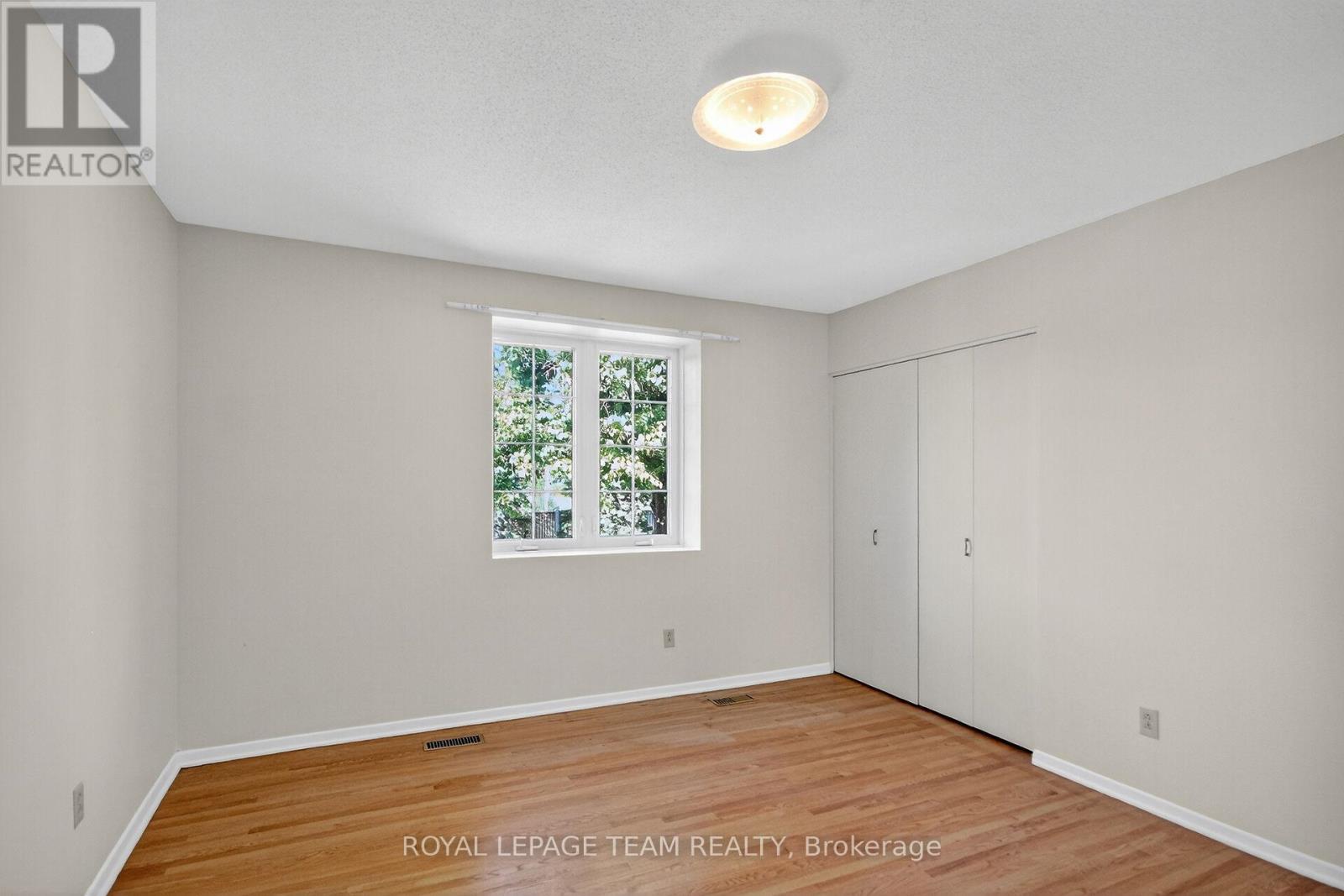 1900 Southampton Court, Ottawa, Ontario  K2C 0W3 - Photo 21 - X12449779