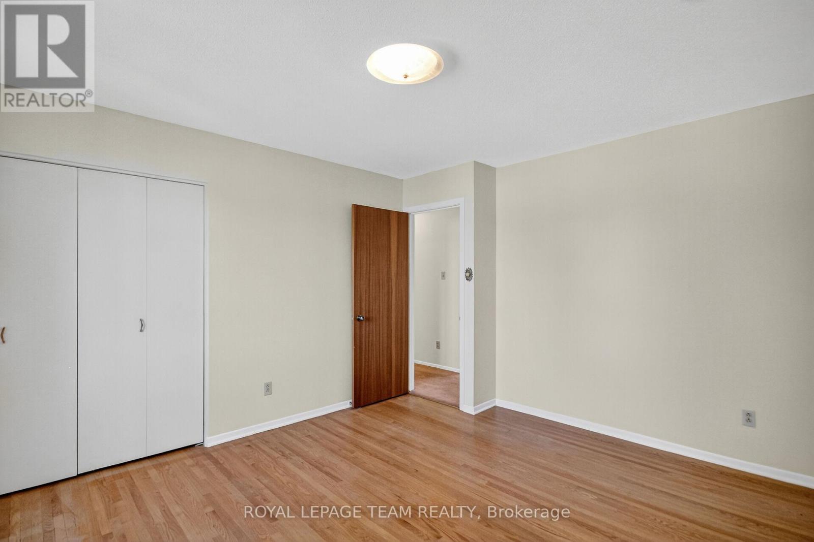 1900 Southampton Court, Ottawa, Ontario  K2C 0W3 - Photo 22 - X12449779