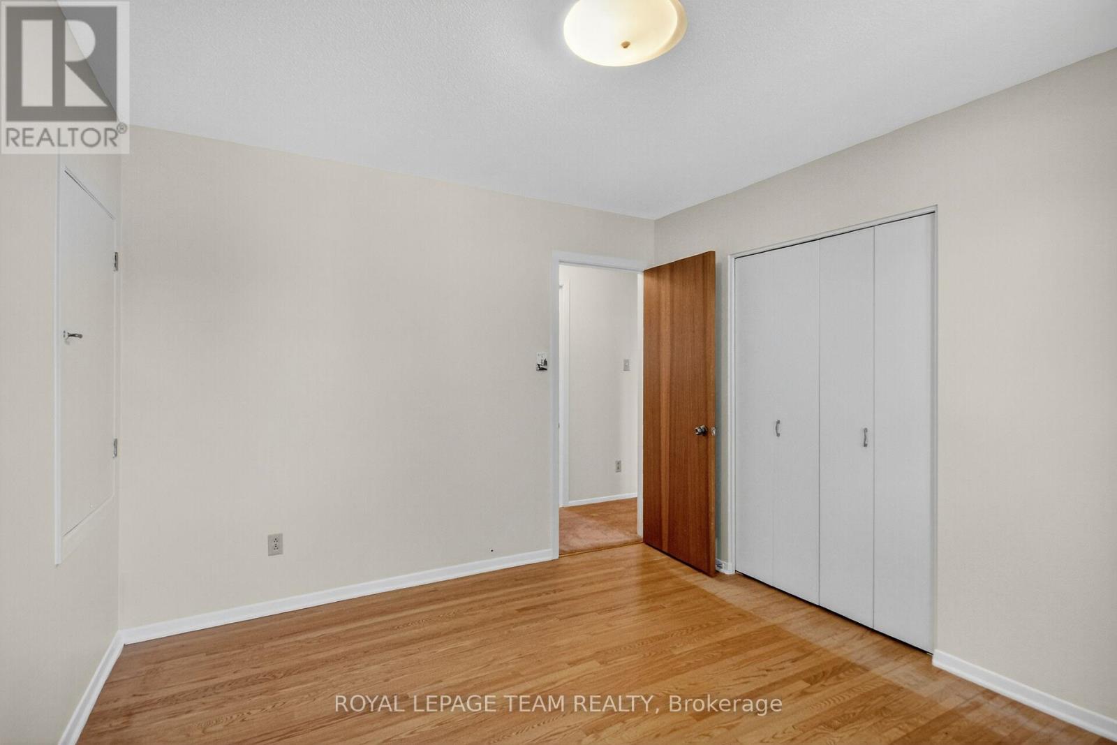 1900 Southampton Court, Ottawa, Ontario  K2C 0W3 - Photo 24 - X12449779