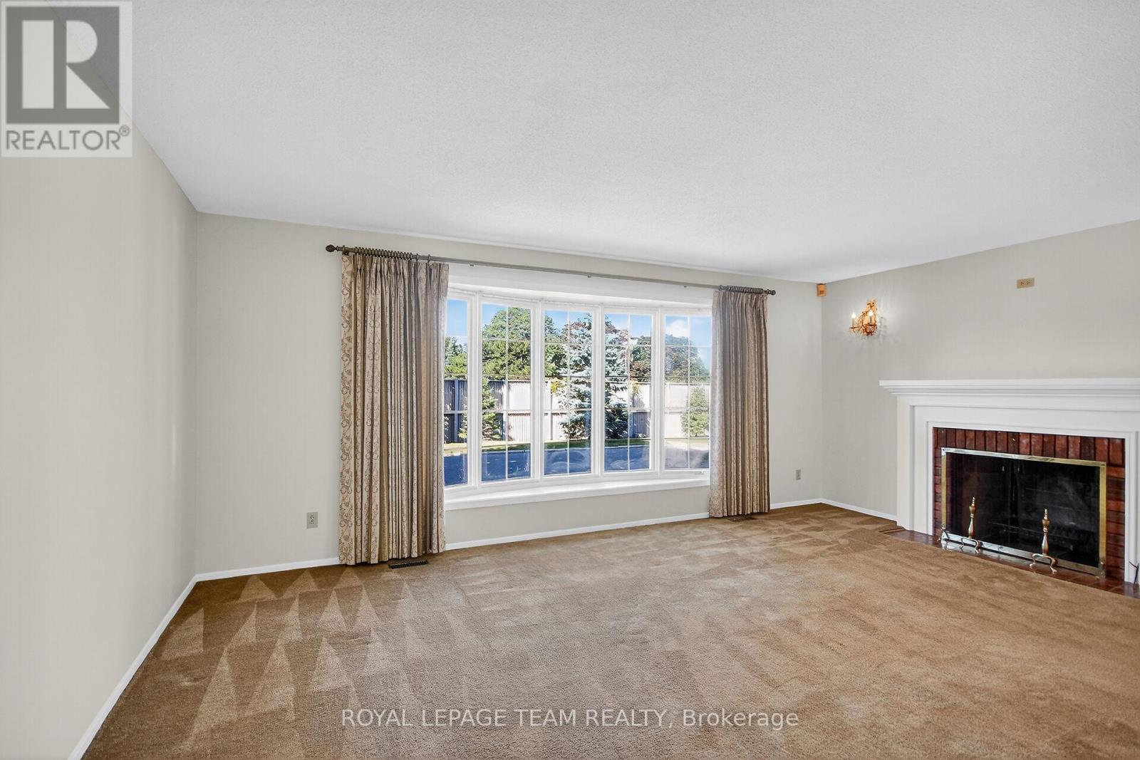 1900 Southampton Court, Ottawa, Ontario  K2C 0W3 - Photo 8 - X12449779