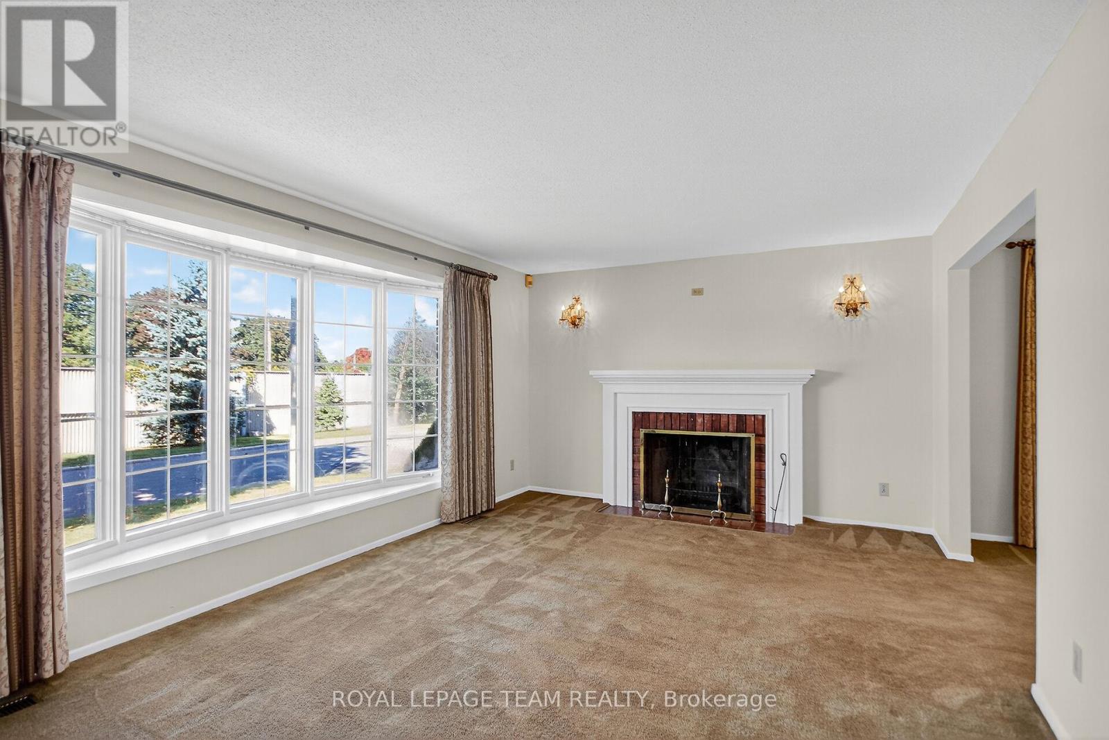 1900 Southampton Court, Ottawa, Ontario  K2C 0W3 - Photo 9 - X12449779