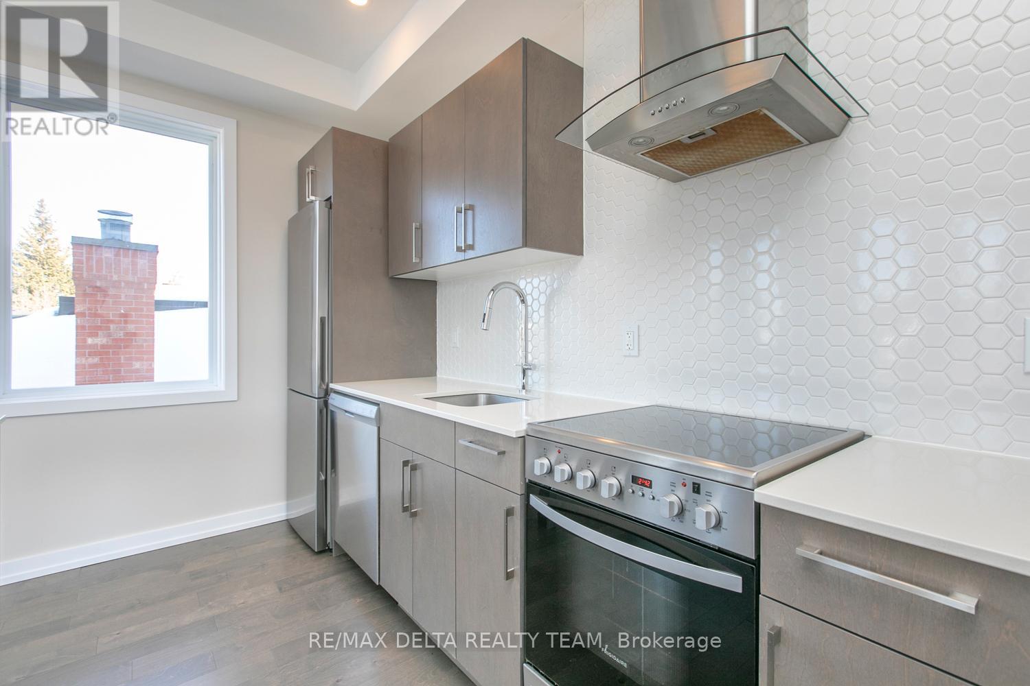 405 - 150 Greenfield Avenue, Ottawa, Ontario  K1S 5W6 - Photo 11 - X12449787
