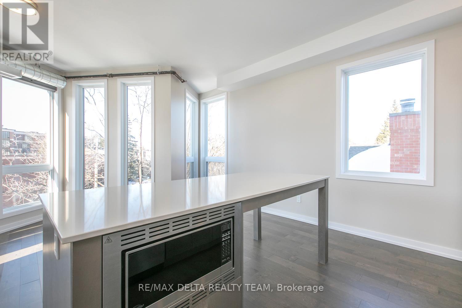405 - 150 Greenfield Avenue, Ottawa, Ontario  K1S 5W6 - Photo 12 - X12449787