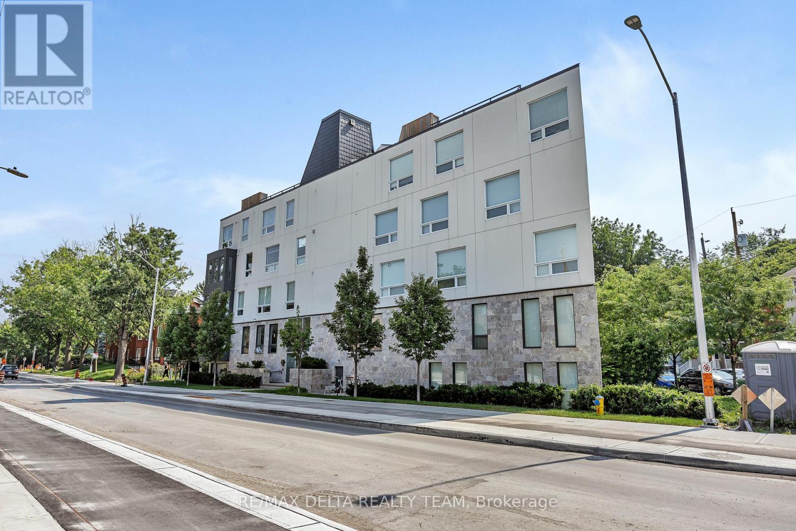 405 - 150 Greenfield Avenue, Ottawa, Ontario  K1S 5W6 - Photo 2 - X12449787