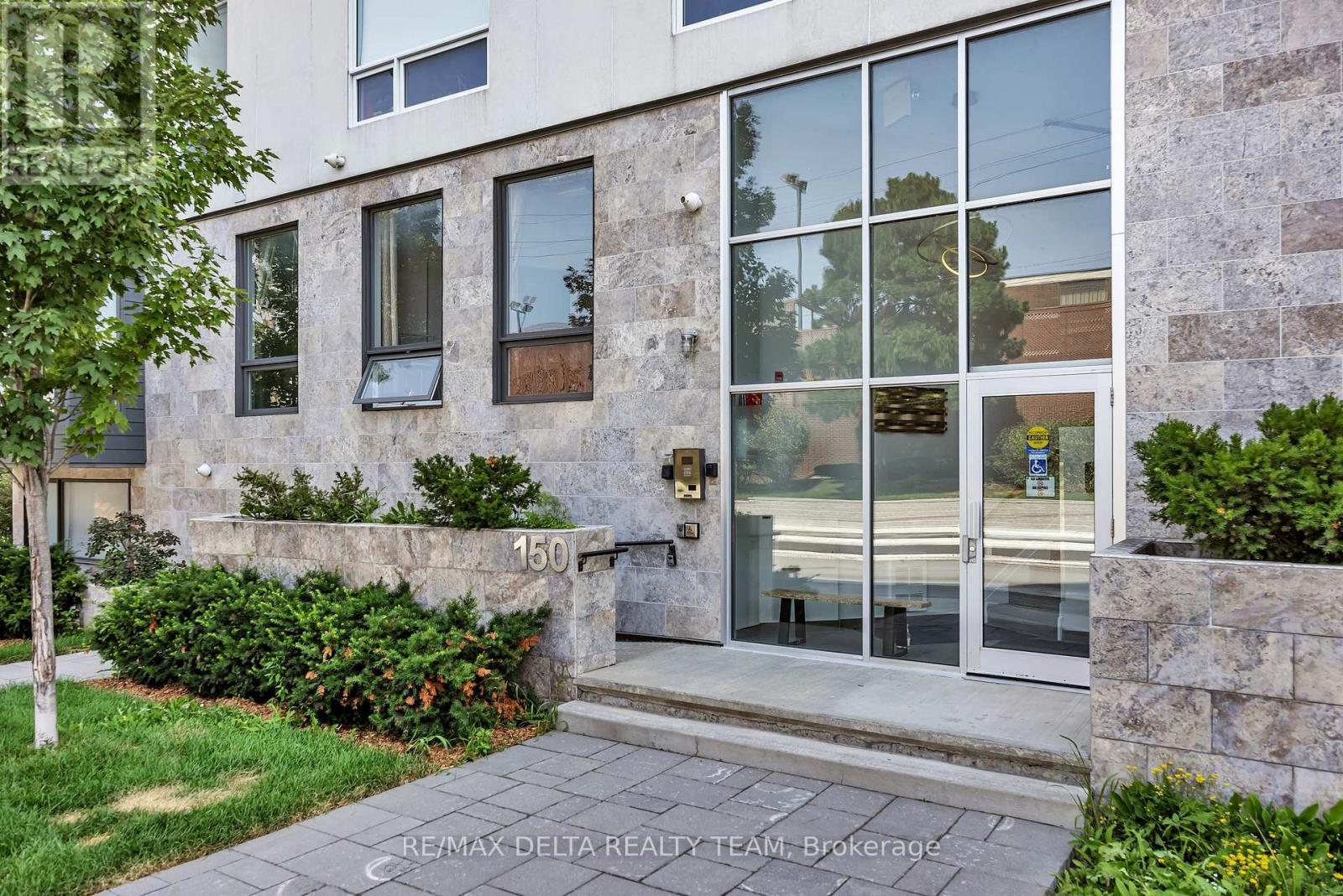 405 - 150 Greenfield Avenue, Ottawa, Ontario  K1S 5W6 - Photo 3 - X12449787