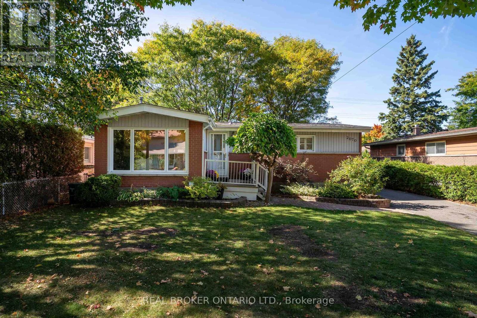 2070 CORNISH STREET, Ottawa, Ontario