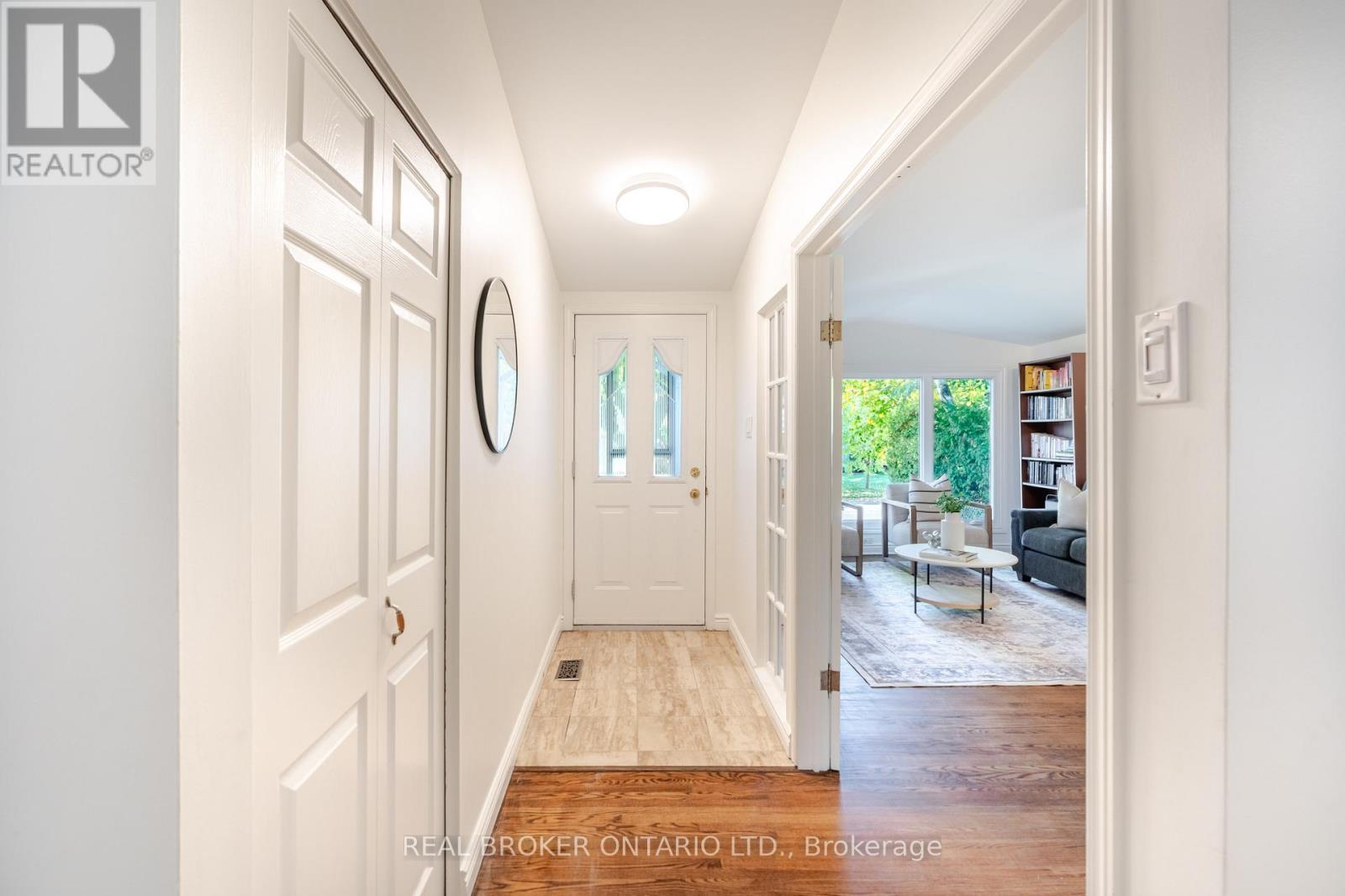 2070 Cornish Street, Ottawa, Ontario  K1G 2R8 - Photo 2 - X12449858