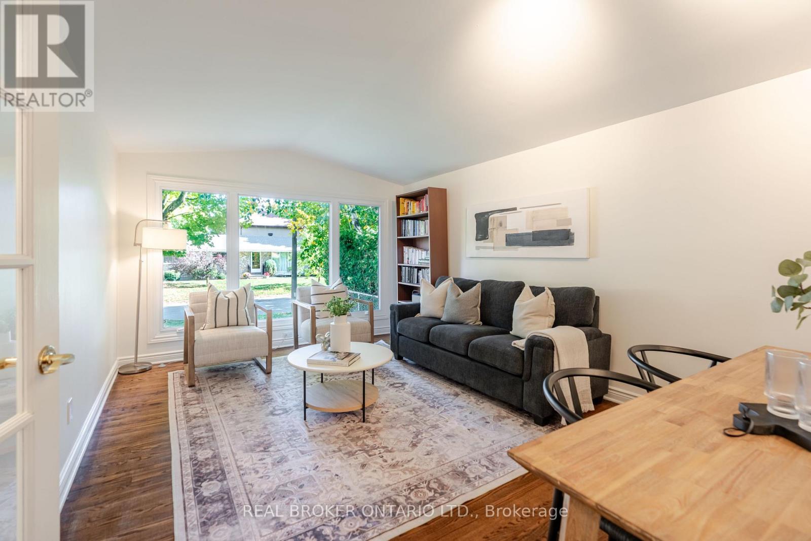 2070 Cornish Street, Ottawa, Ontario  K1G 2R8 - Photo 4 - X12449858