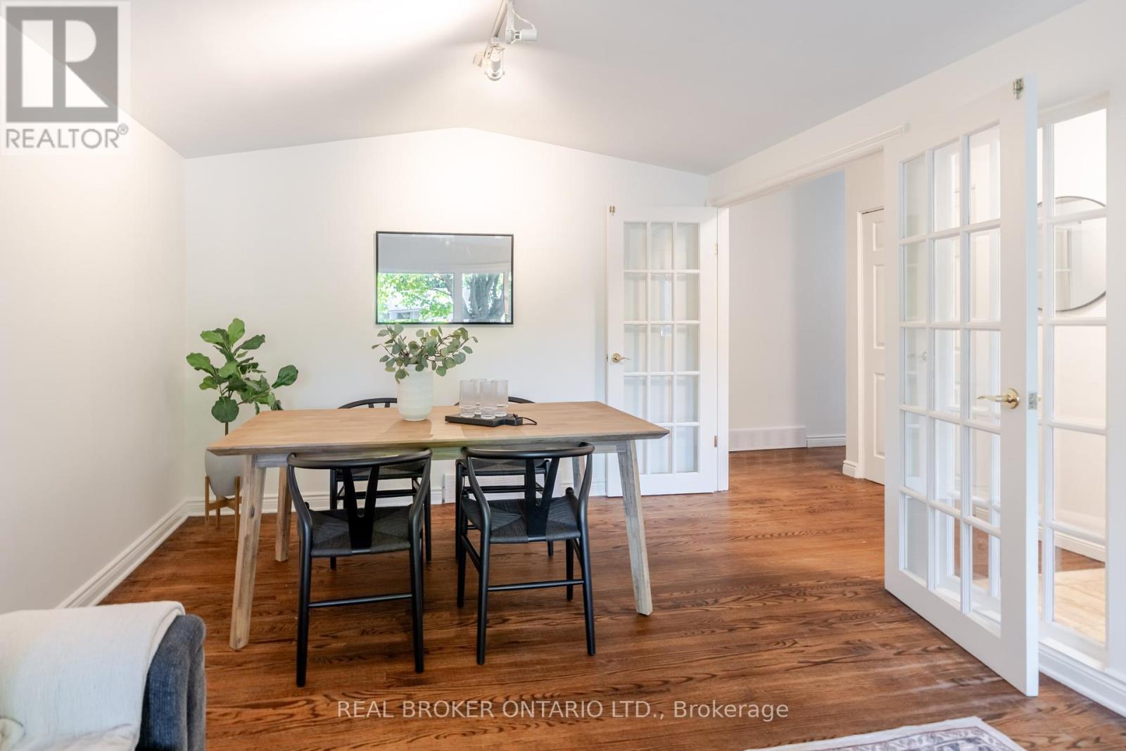 2070 Cornish Street, Ottawa, Ontario  K1G 2R8 - Photo 6 - X12449858