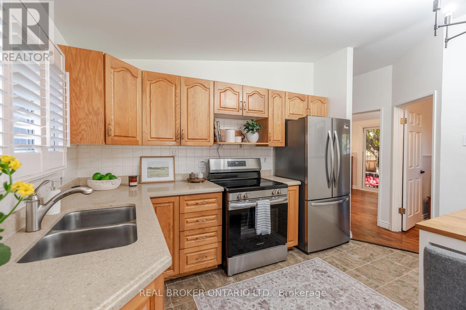 2070 Cornish Street, Ottawa, Ontario  K1G 2R8 - Photo 7 - X12449858