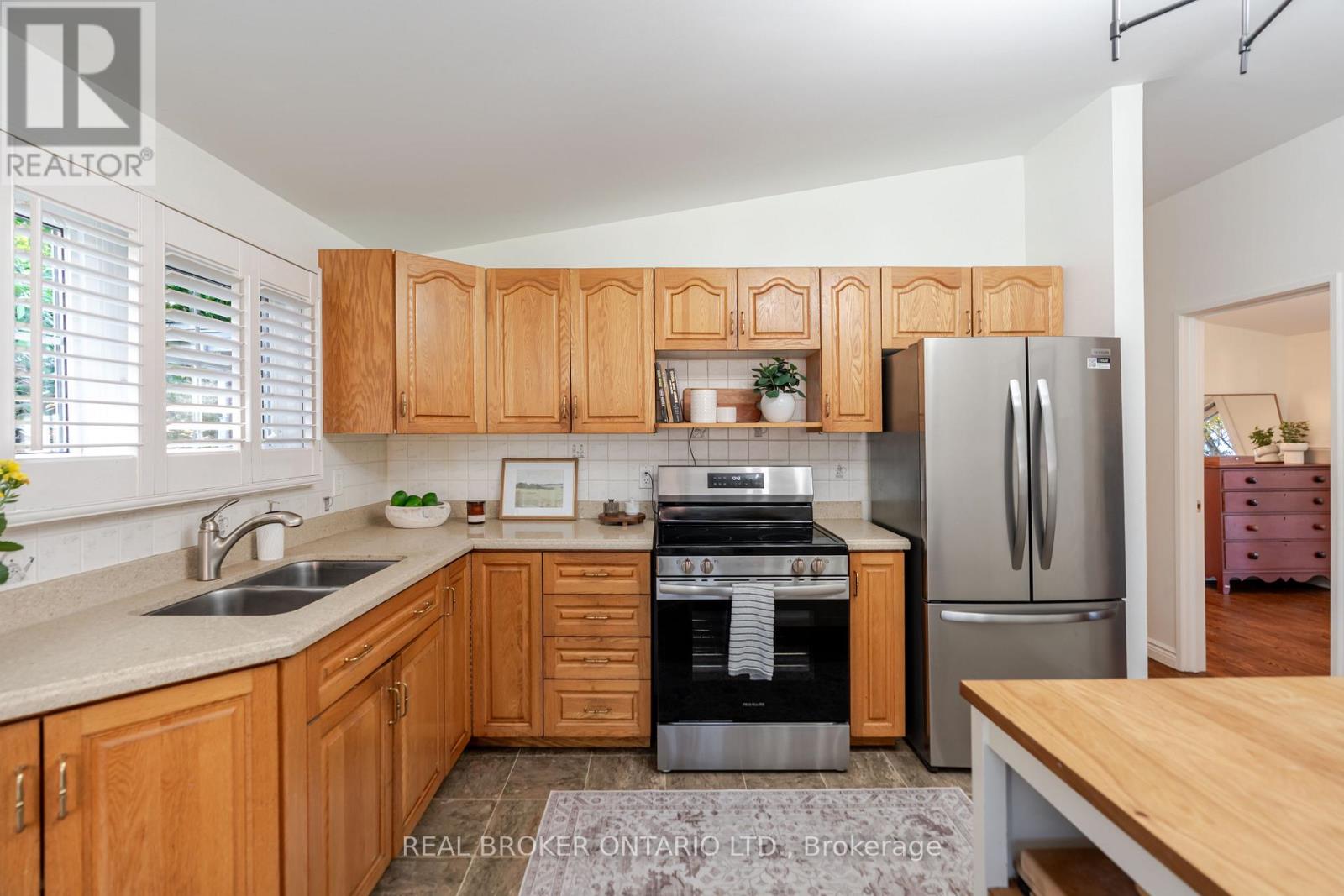 2070 Cornish Street, Ottawa, Ontario  K1G 2R8 - Photo 8 - X12449858
