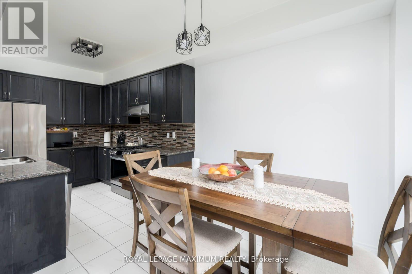 1518 Farrow Crescent, Innisfil, Ontario  L9S 0L6 - Photo 12 - N12449598