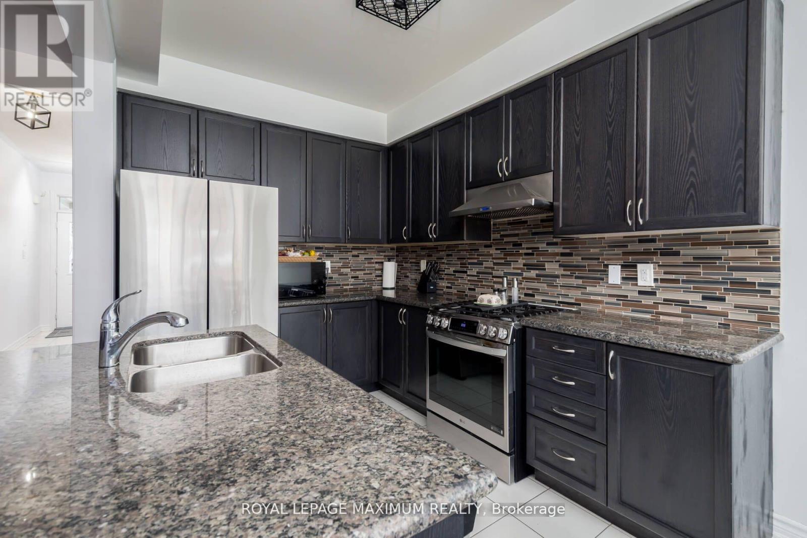 1518 Farrow Crescent, Innisfil, Ontario  L9S 0L6 - Photo 15 - N12449598