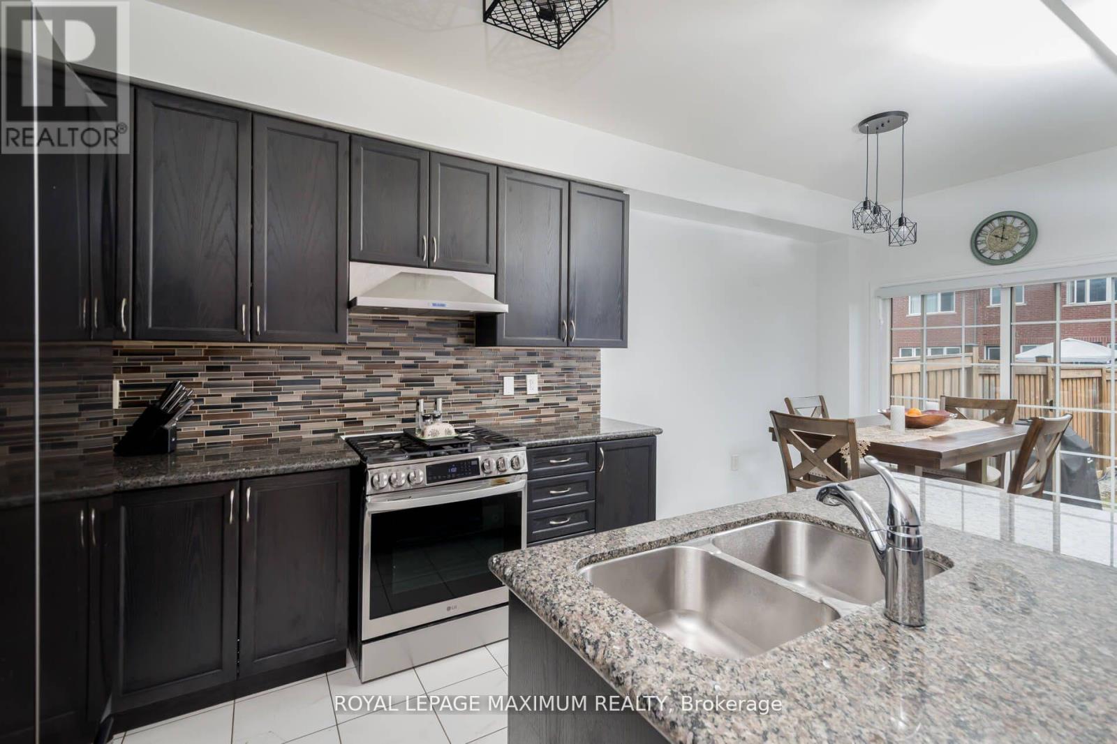 1518 Farrow Crescent, Innisfil, Ontario  L9S 0L6 - Photo 17 - N12449598