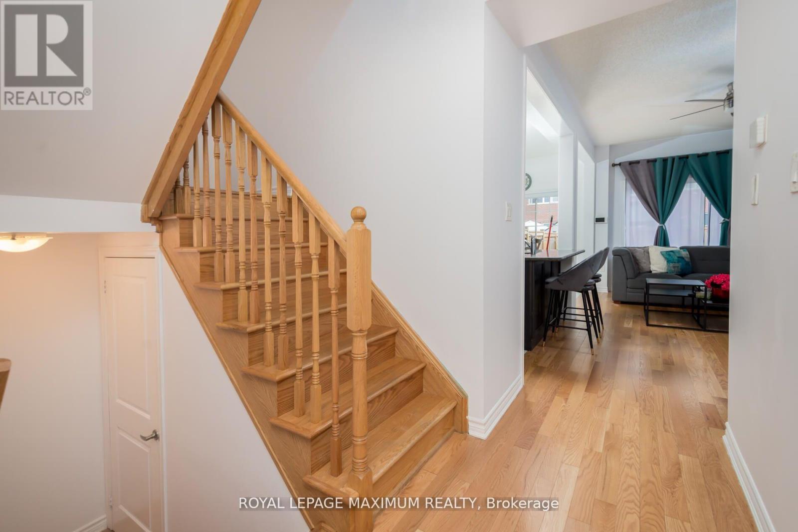 1518 Farrow Crescent, Innisfil, Ontario  L9S 0L6 - Photo 7 - N12449598