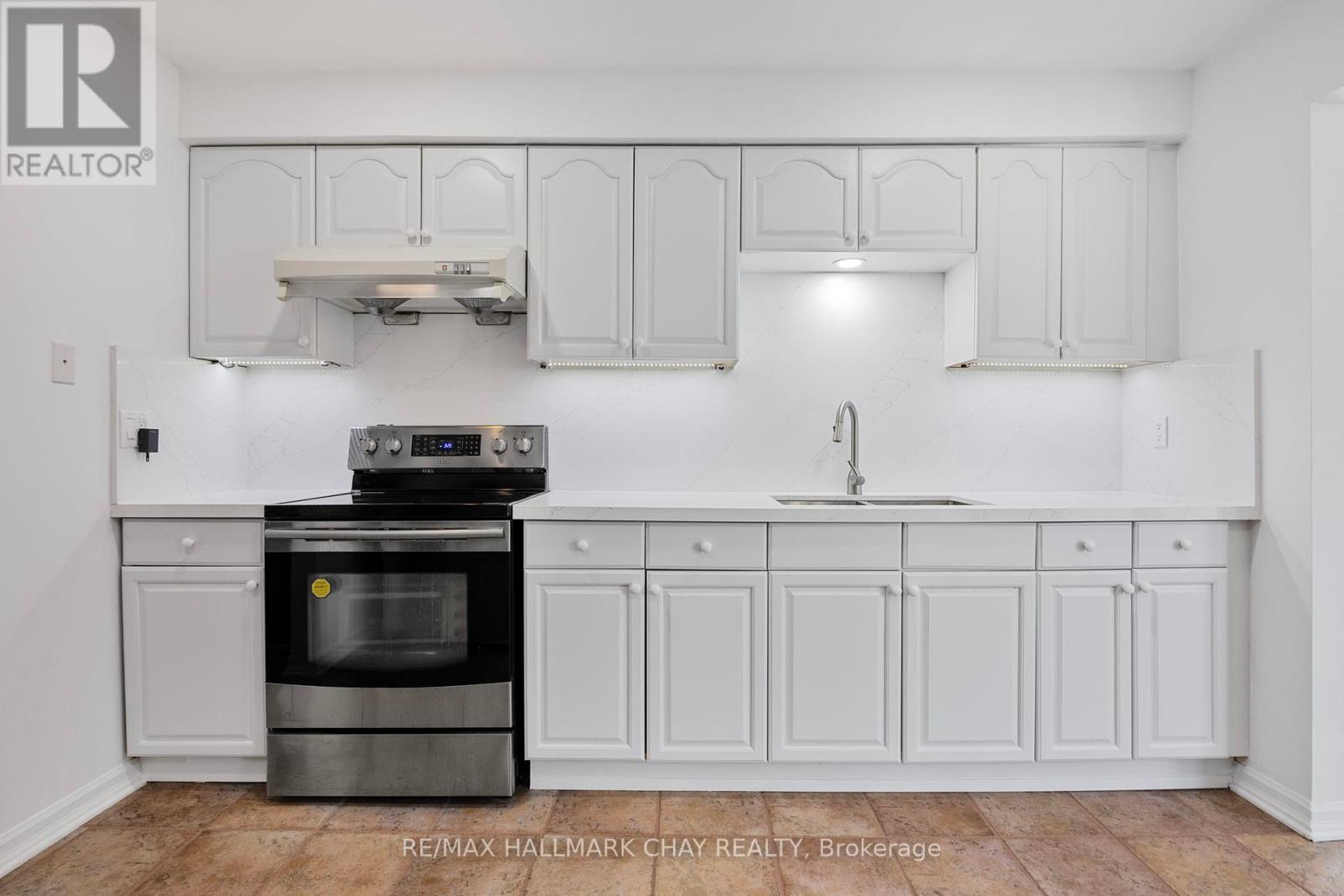 216 Colborne Street, Bradford West Gwillimbury, Ontario  L3Z 2R5 - Photo 7 - N12449609