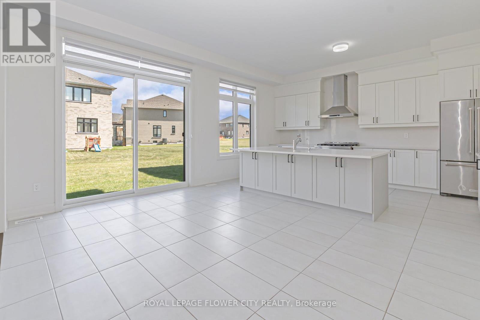 11 Wintergreen Lane N, Adjala-Tosorontio, Ontario  L0G 1W0 - Photo 5 - N12449626
