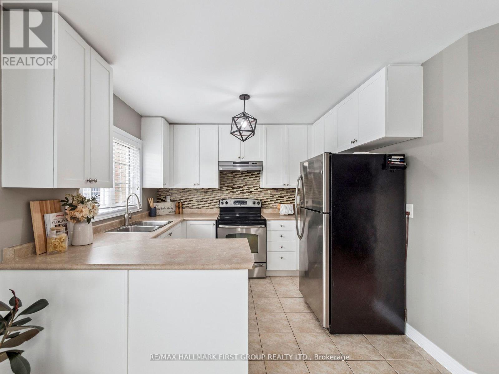 20 Crestbank Court, Vaughan, Ontario  L6A 0B2 - Photo 19 - N12449635