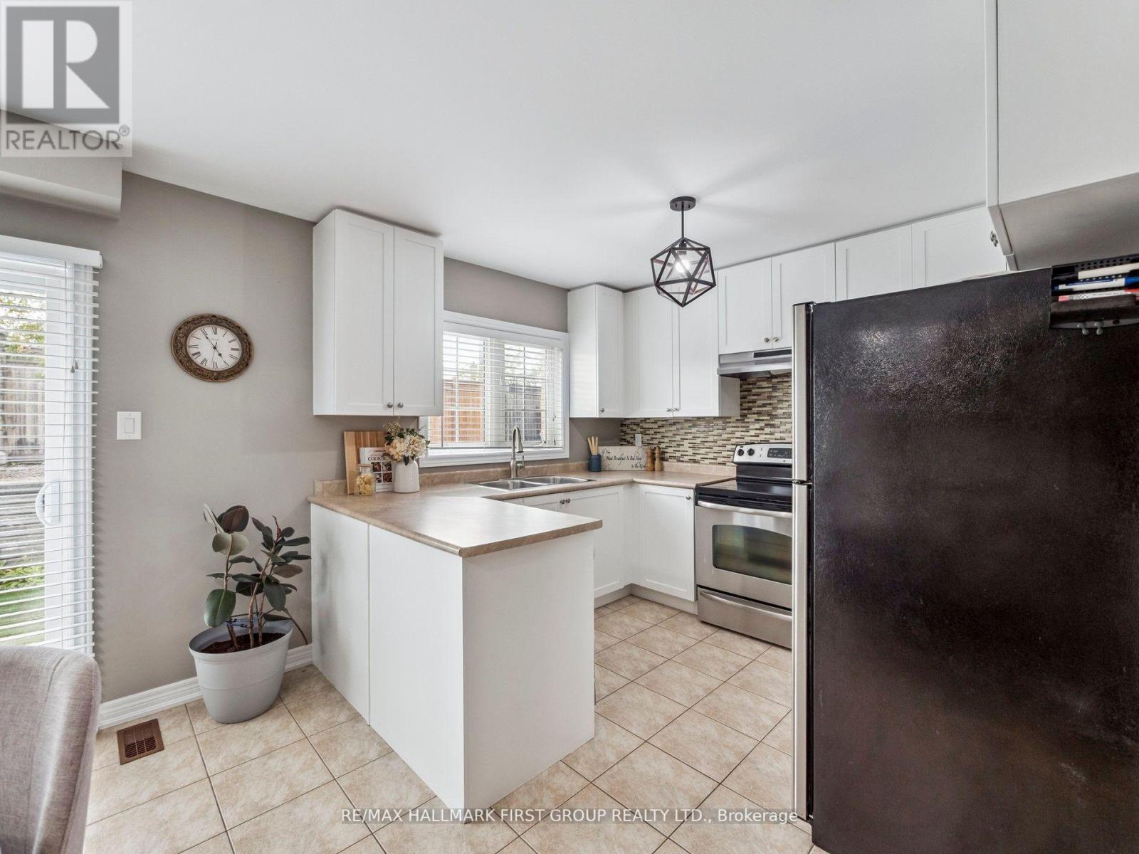20 Crestbank Court, Vaughan, Ontario  L6A 0B2 - Photo 20 - N12449635