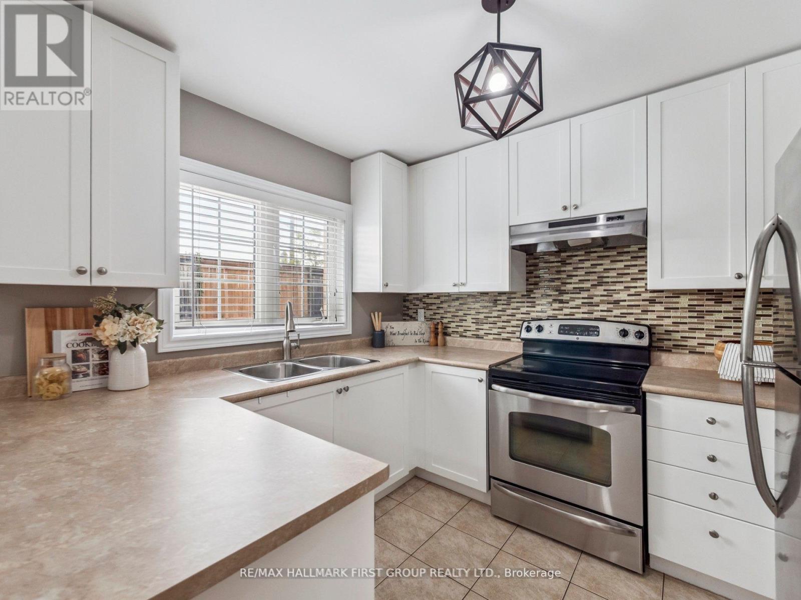 20 Crestbank Court, Vaughan, Ontario  L6A 0B2 - Photo 21 - N12449635