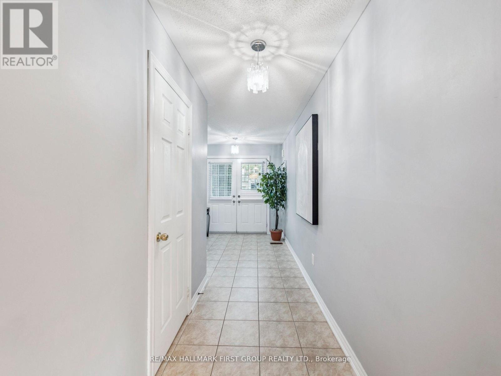 20 Crestbank Court, Vaughan, Ontario  L6A 0B2 - Photo 7 - N12449635