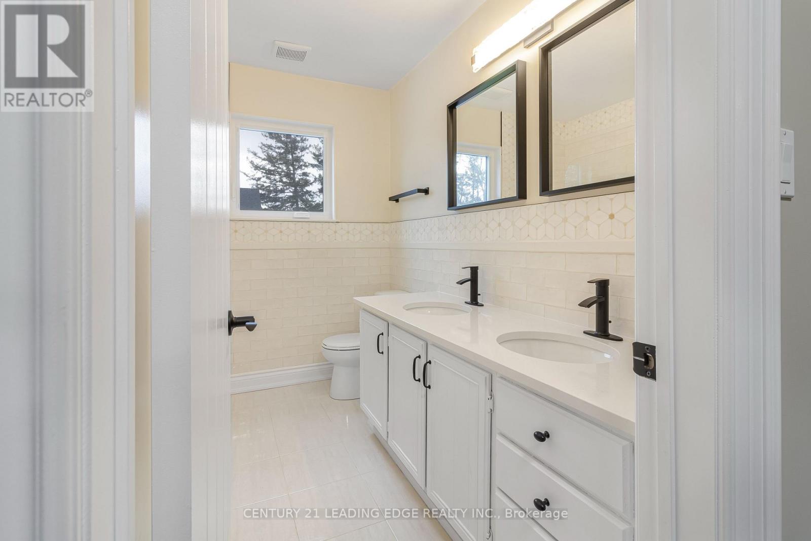 45 Pleasant Avenue, East Gwillimbury, Ontario  L9N 1A2 - Photo 16 - N12449650