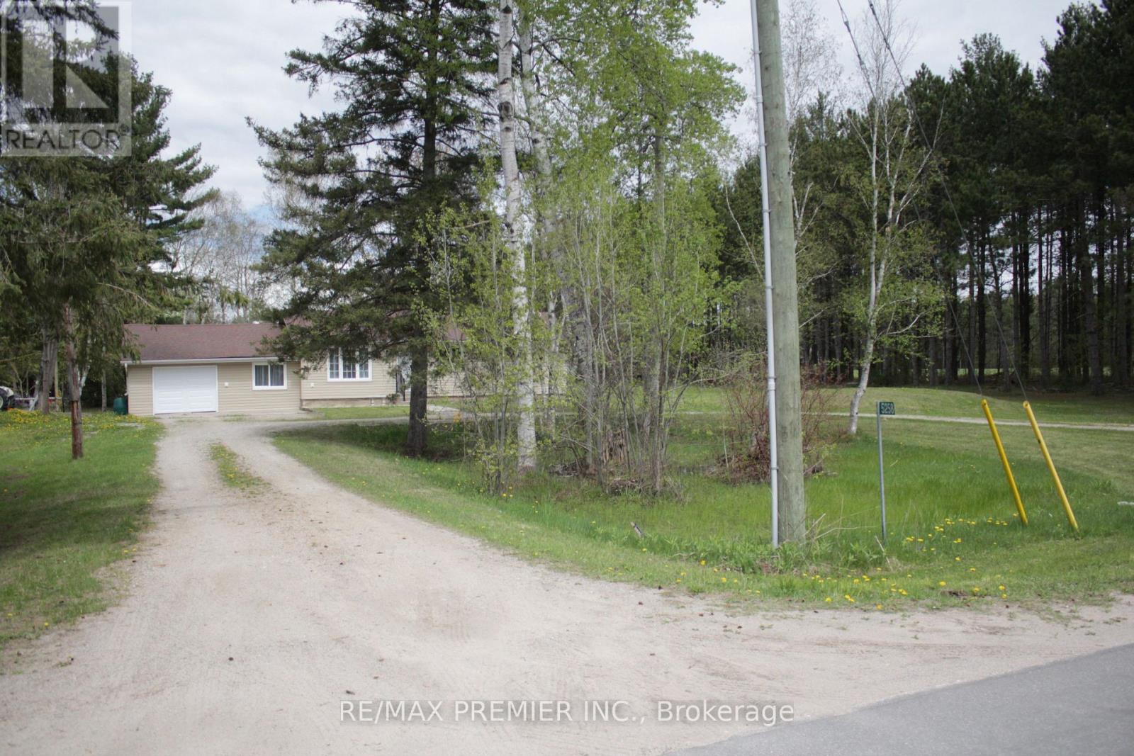 5258 30th Side Road, Essa, Ontario  L0M 1T0 - Photo 7 - N12449690